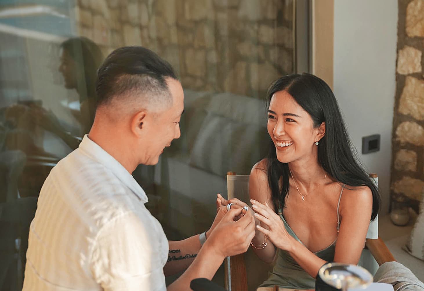 徐子翔和譚以欣交往半年即訂終身,當時他特地飛到希臘驚喜求婚。(翻攝自譚以欣IG)