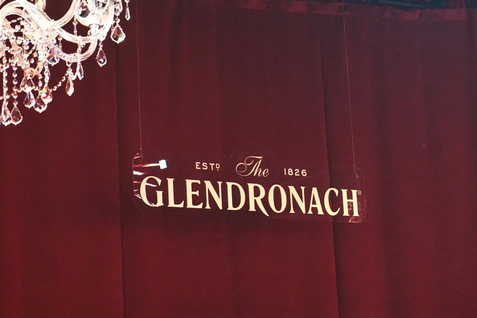百富門集團(Brown-Forman)旗下的格蘭多納(GlenDronach),1826年於蘇格蘭東部高地的黑莓之谷成立,是蘇格蘭最古老的酒廠之一。