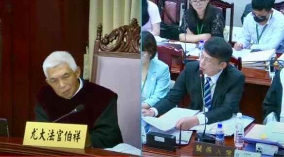 大法官尤伯祥今在憲法法庭面露困惑看著昔日戰友黃國昌。(憲法法庭網站)