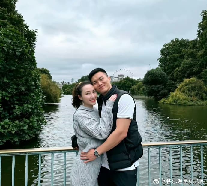 Douglas職業是一後轉任文職的消防員,家世背景與何超雲來說有如天壤之別。(微博圖片)