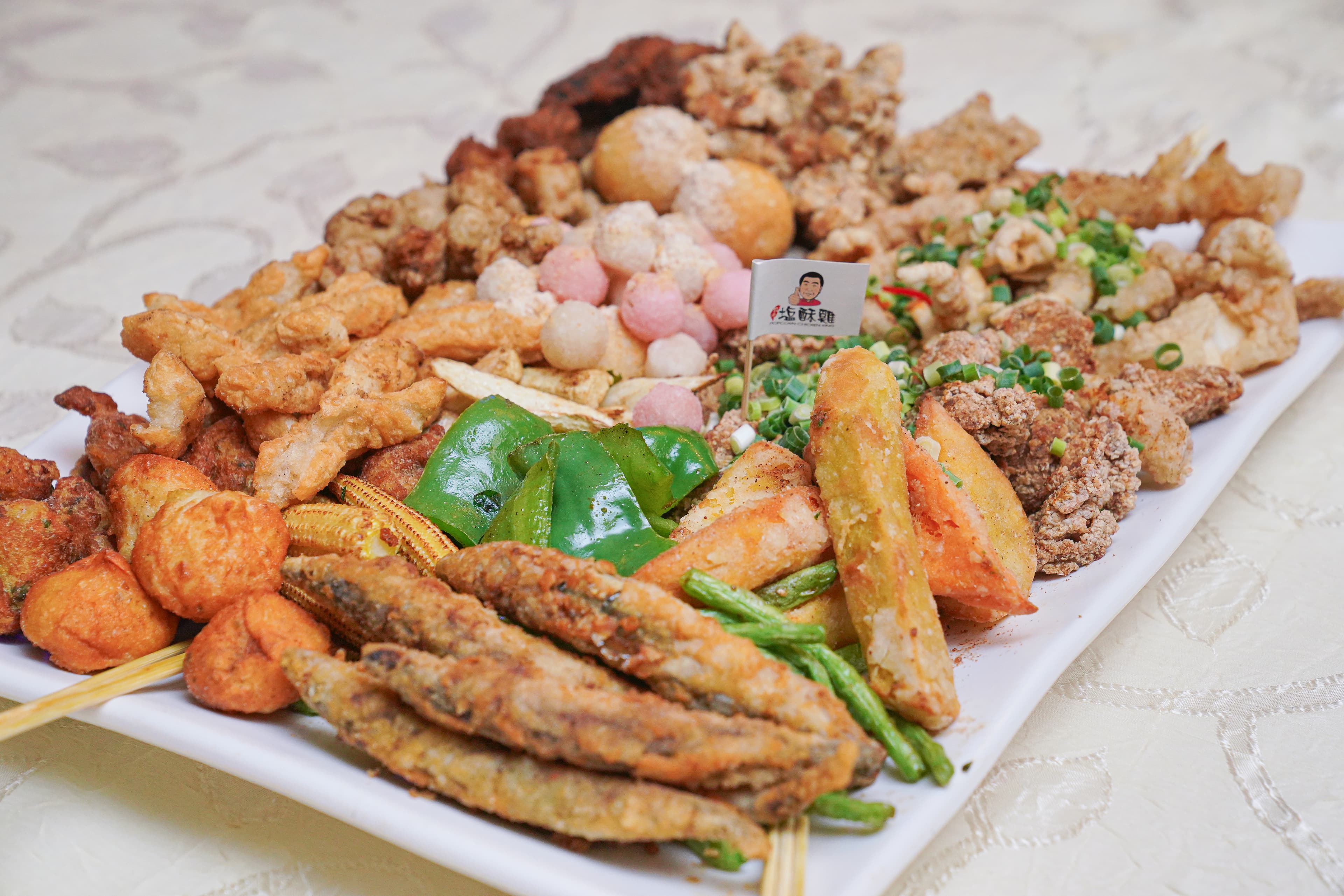 琳瑯滿目的炸物讓人食指大動。