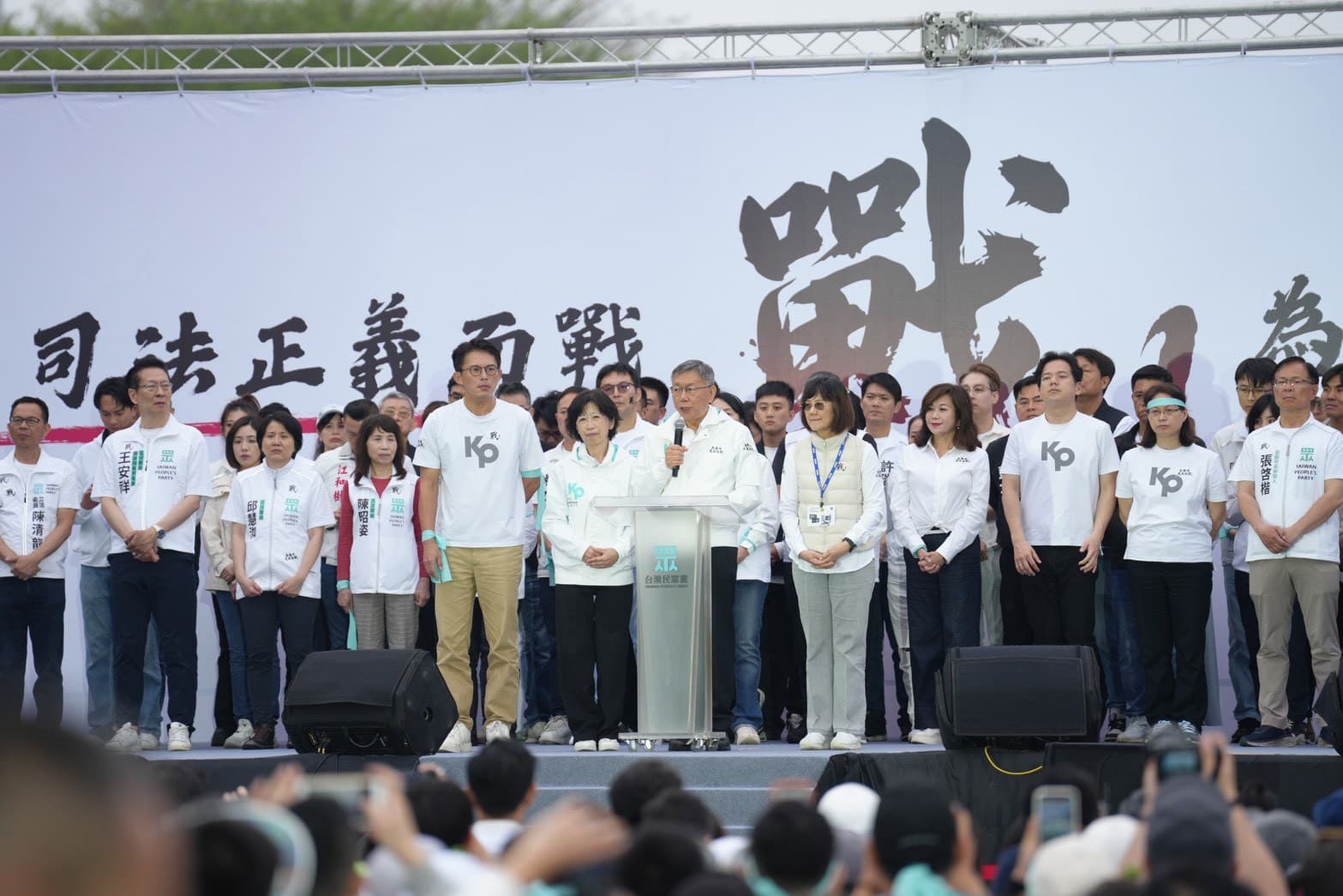 柯文哲批政府不處理民生議題還在搞鬥爭。(民眾黨提供)