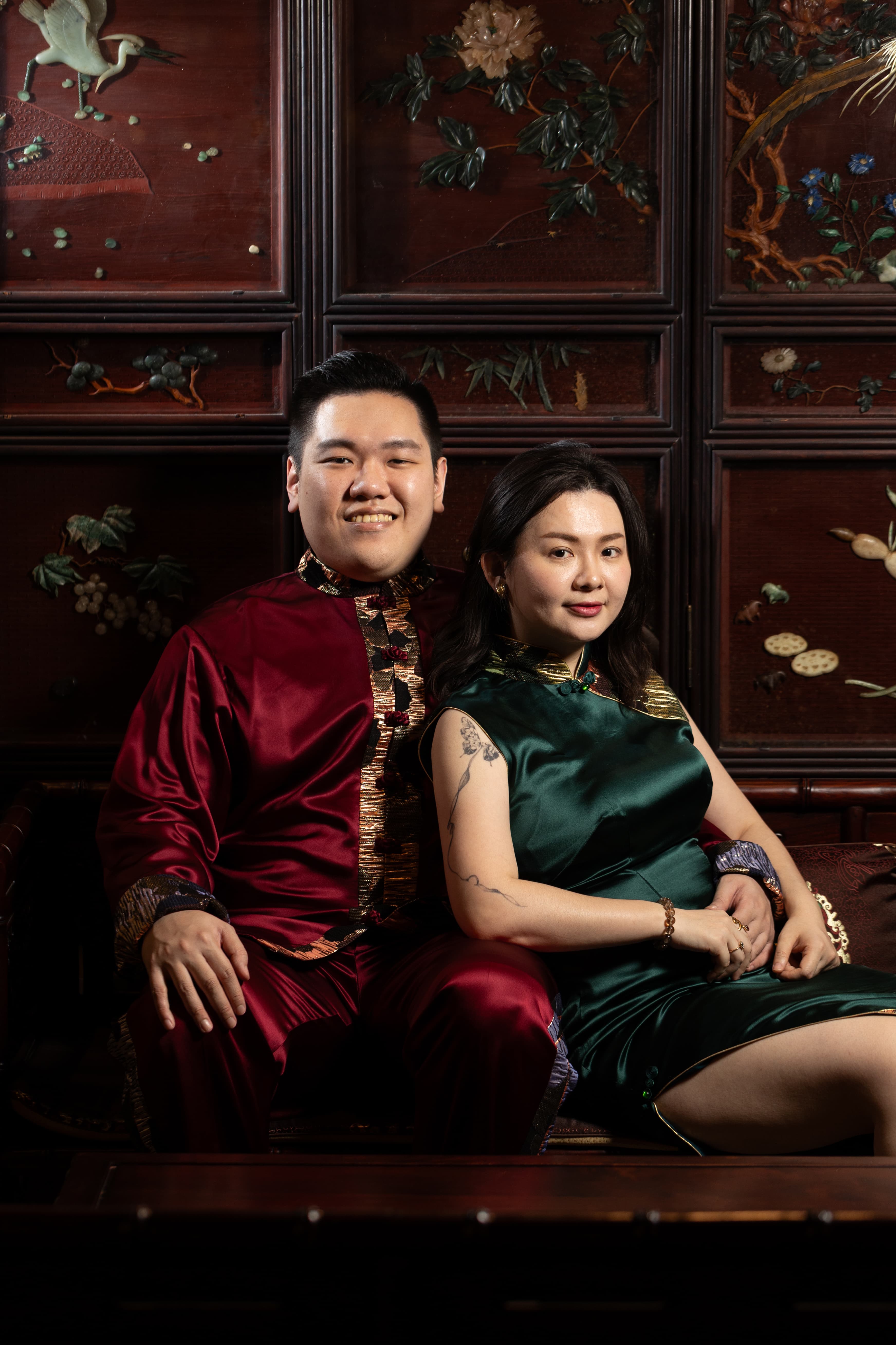 邱雅鈴Eileen(右)與游原碩Sean(左),兩人皆為「農業部茶及飲料作物改良場」官方認證的評茶師。