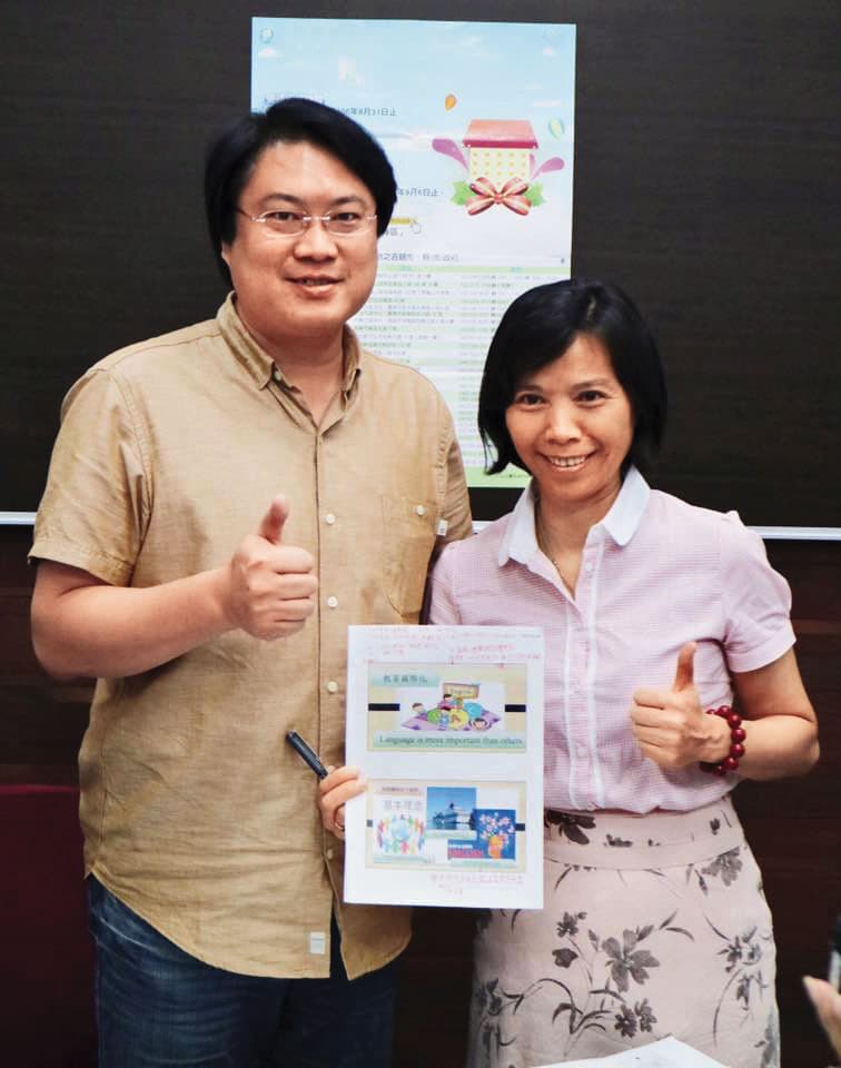 陳素芬上任海科館長前,在林右昌市府擔任教育處長,外在形象良好。(翻攝林右昌臉書)