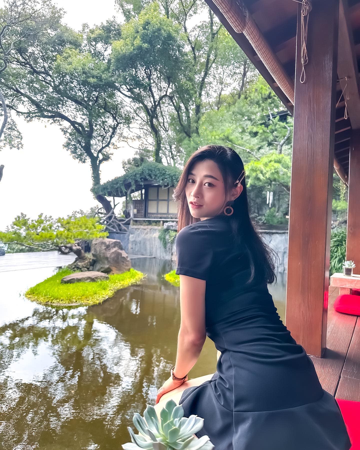 雖然從事消防工作,但私底下的尤詩妤十分嬌媚。(翻攝尤詩妤臉書)