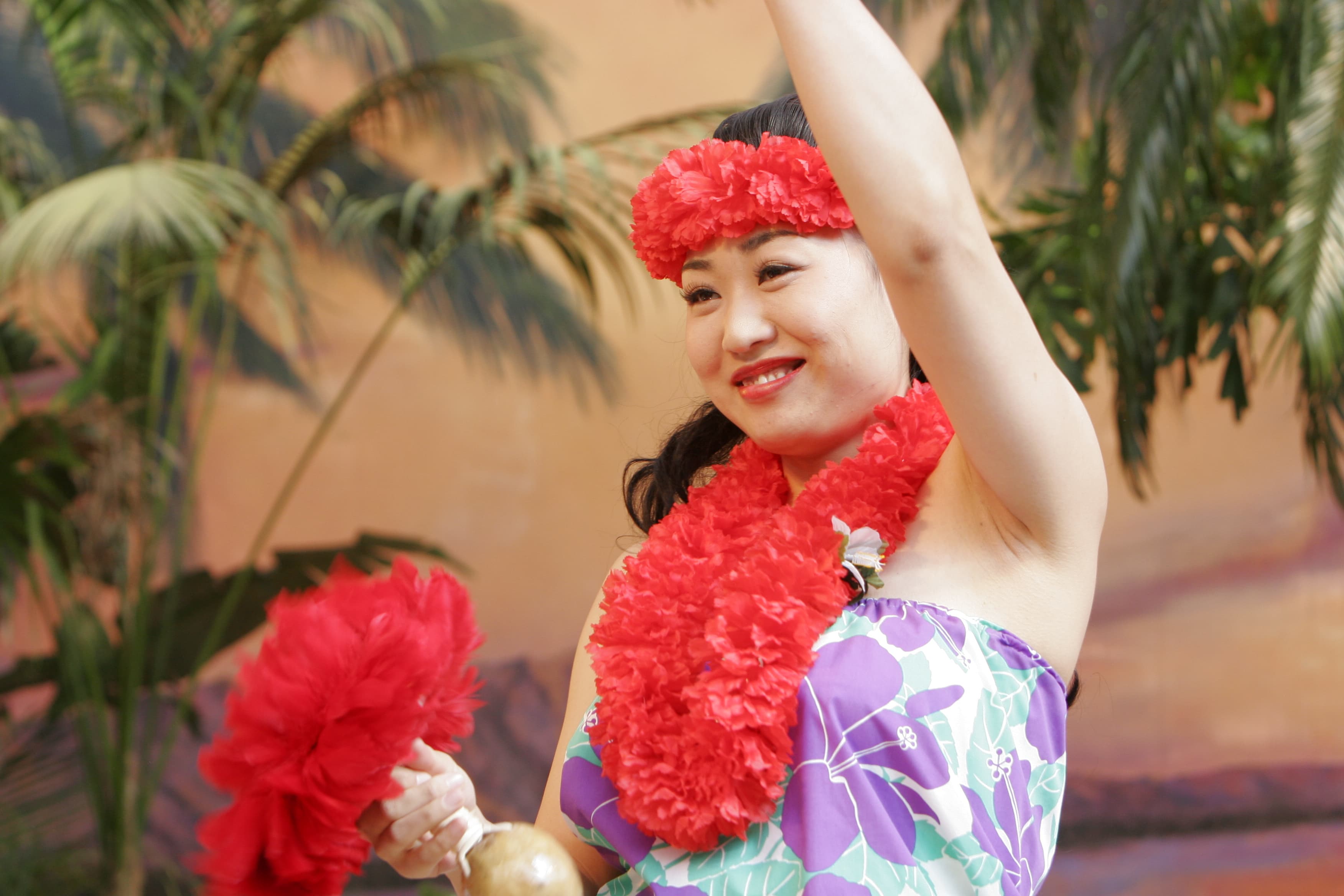 搞笑女星山崎靜代參與演出《扶桑花女孩》。(華映娛樂提供)