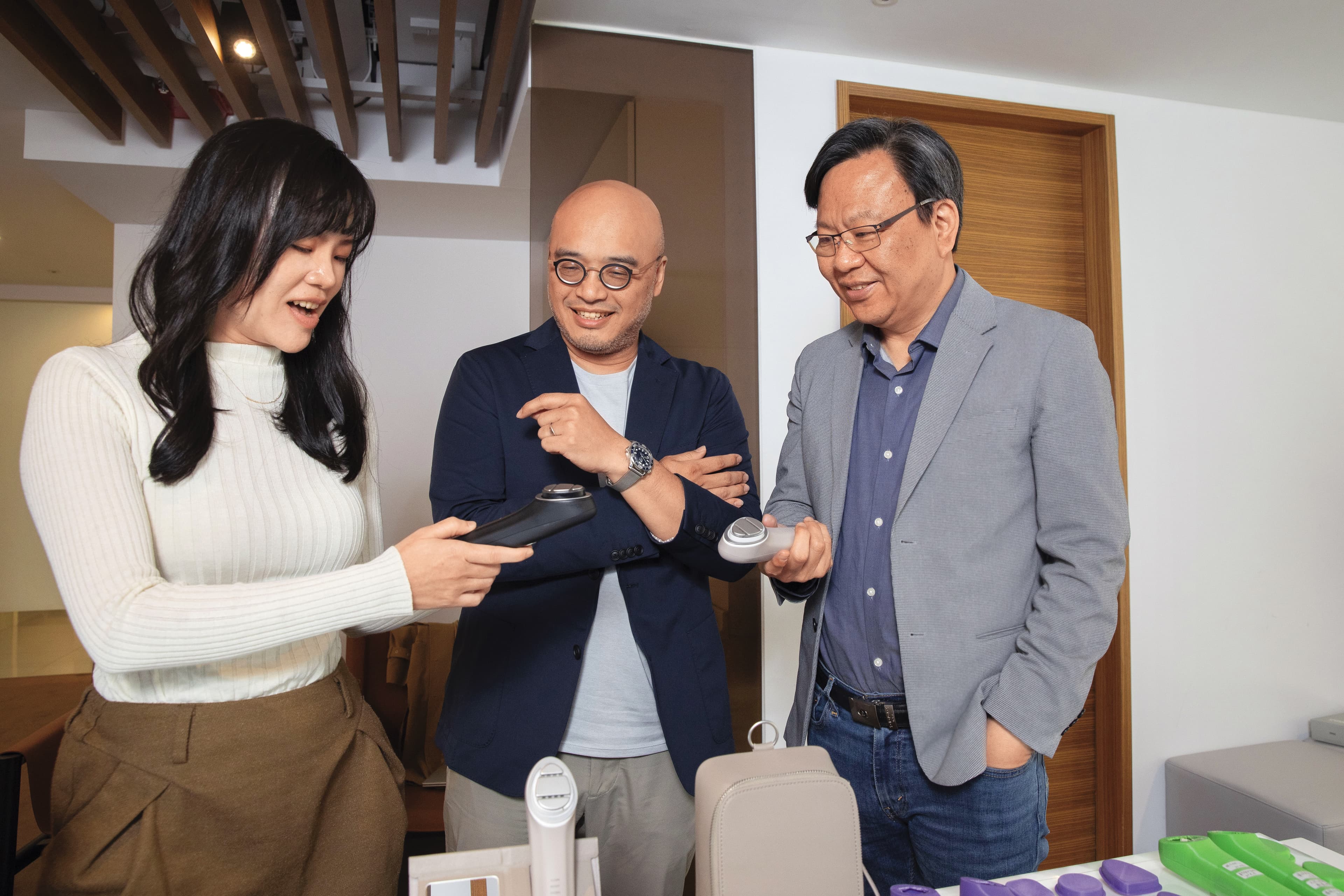 和碩集團董事長童子賢找來「點子王」劉奕成(右)擔任和妍董事長。