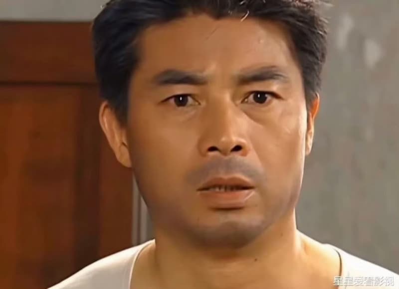 曹秋根在《情深深雨濛濛》中塑造的「李副官」形象深植人心。（翻攝畫面）