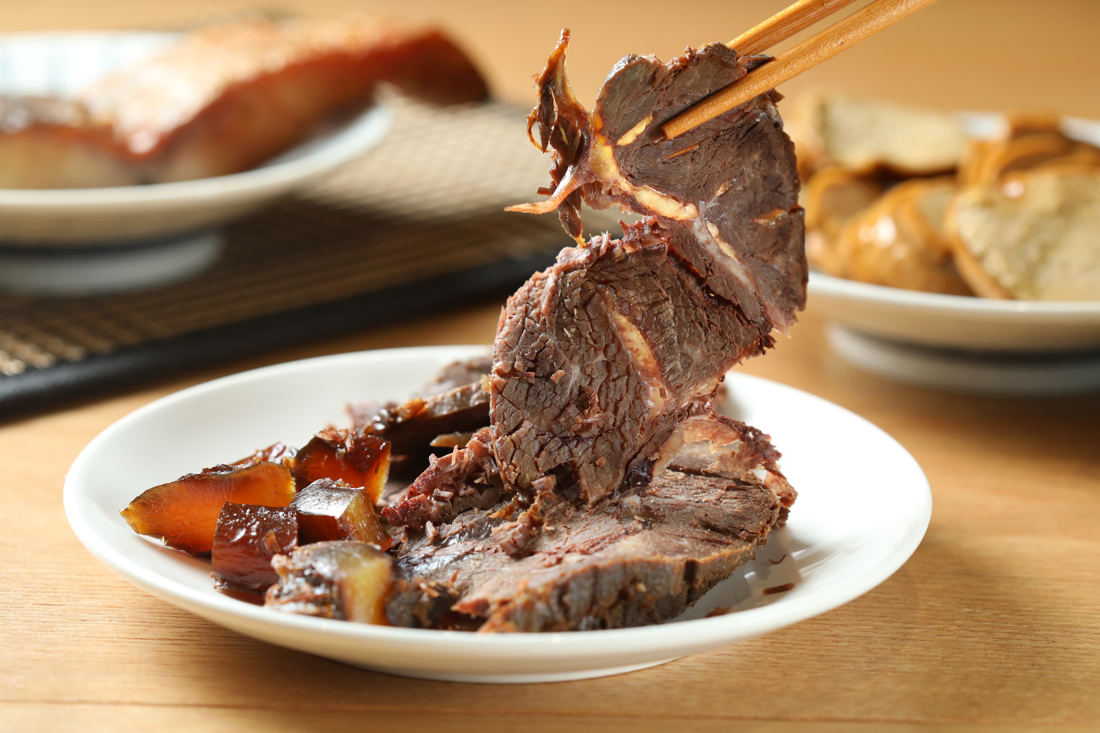 以老滷汁製作的「滷牛肉」,風味特殊。(195元/100公克)