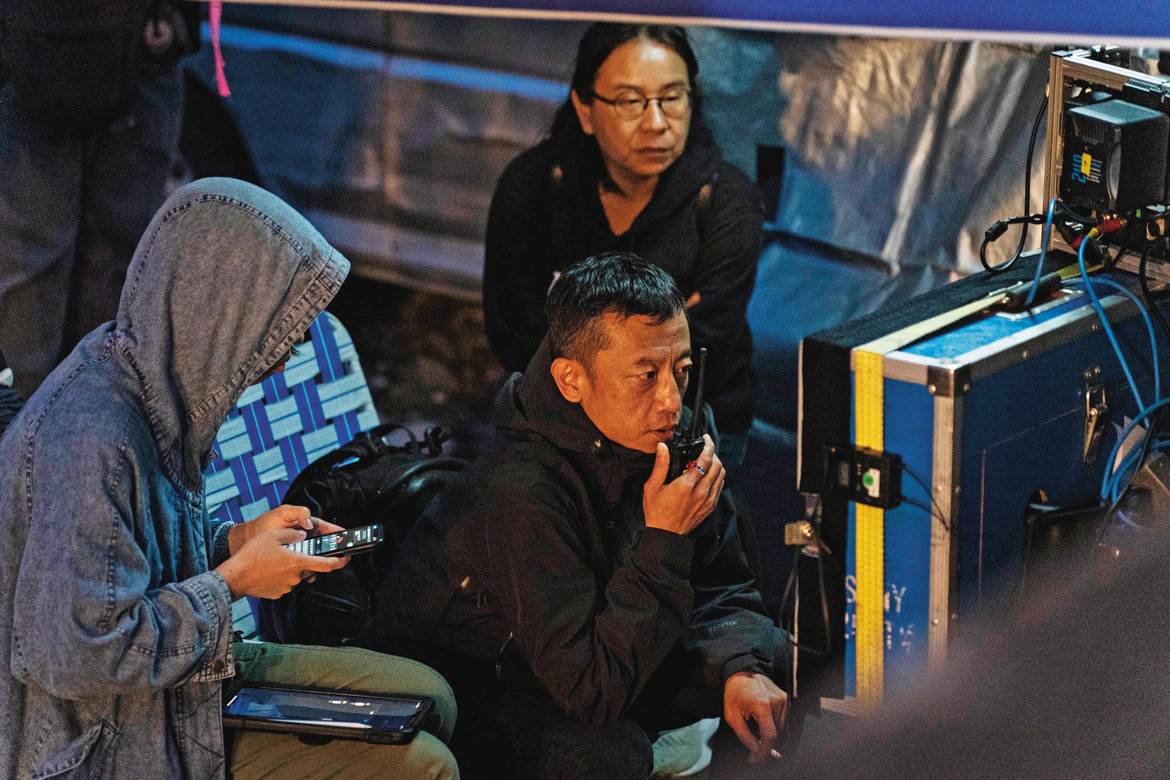 楊雅喆(中)自稱是控制狂,但拍《破浪男女》懂得鬆手,交給專業的來。(双喜電影提供)