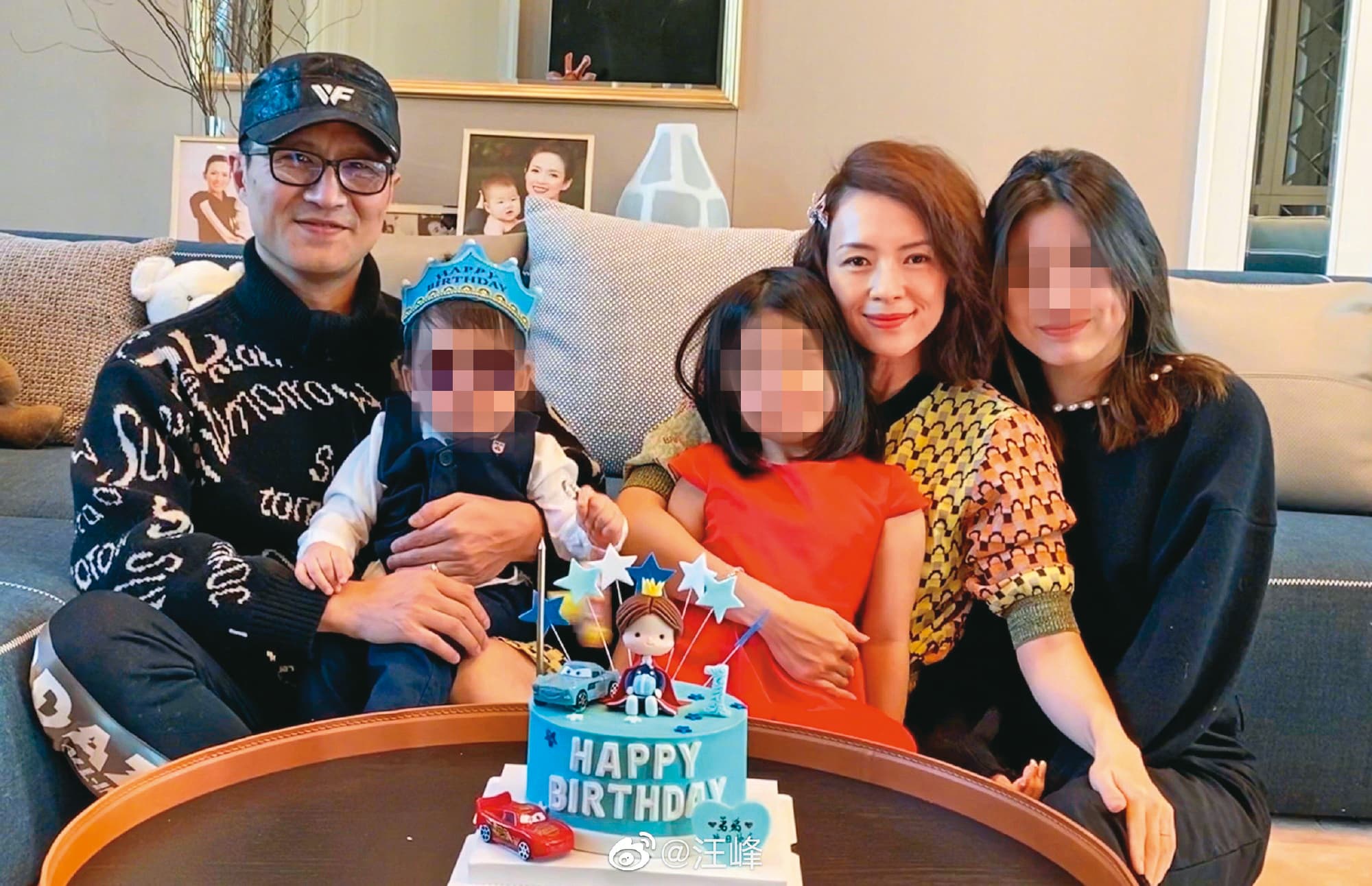 章子怡曾和汪峰曬出全家福,如今已各自生活。(翻攝自汪峰微博)