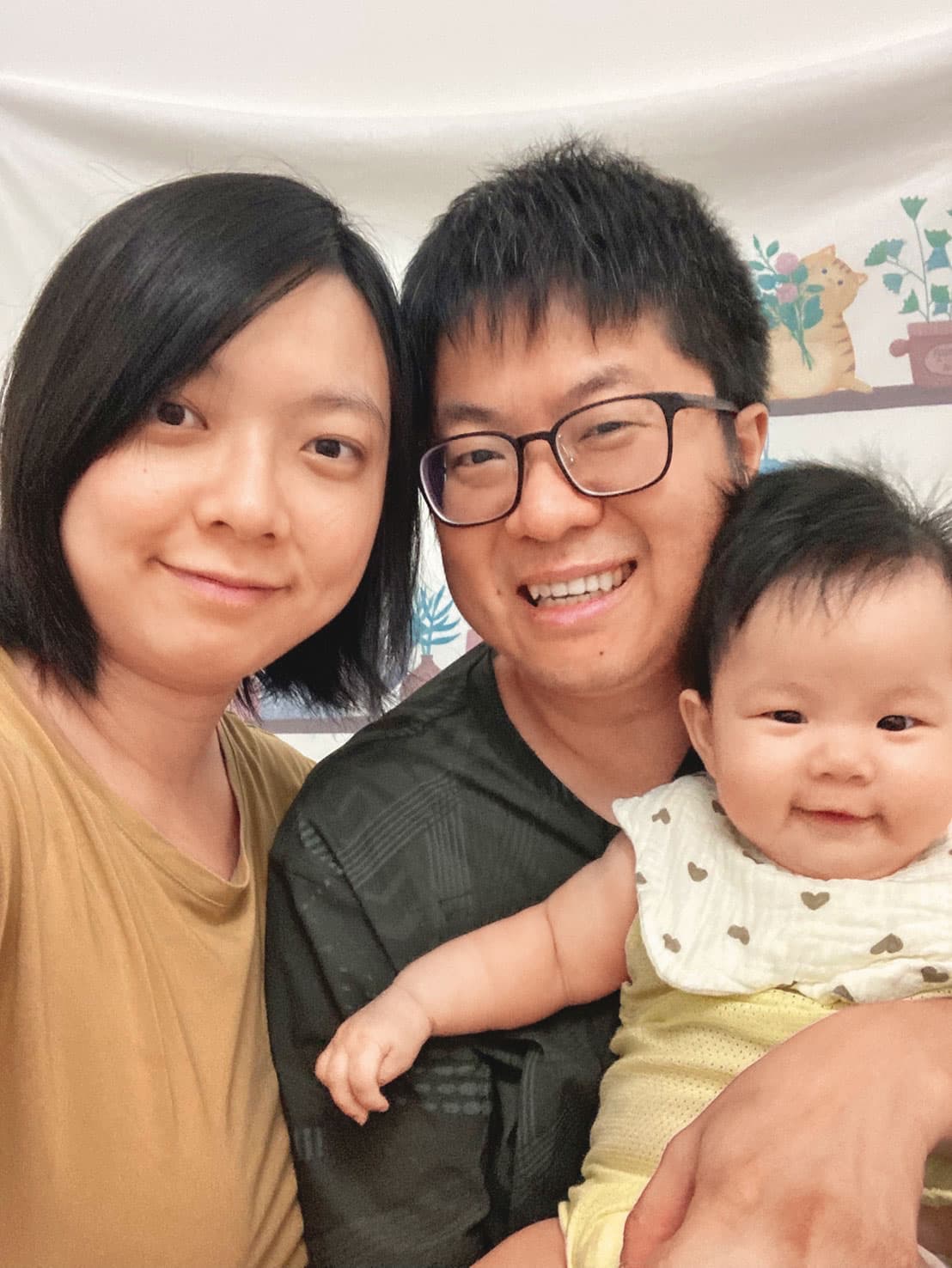星子與擔任遊戲翻譯的妻子前年升格為爸媽,生活作息與工作時間都因為孩子調整。(翻攝臉書粉專星子的故事書房)
