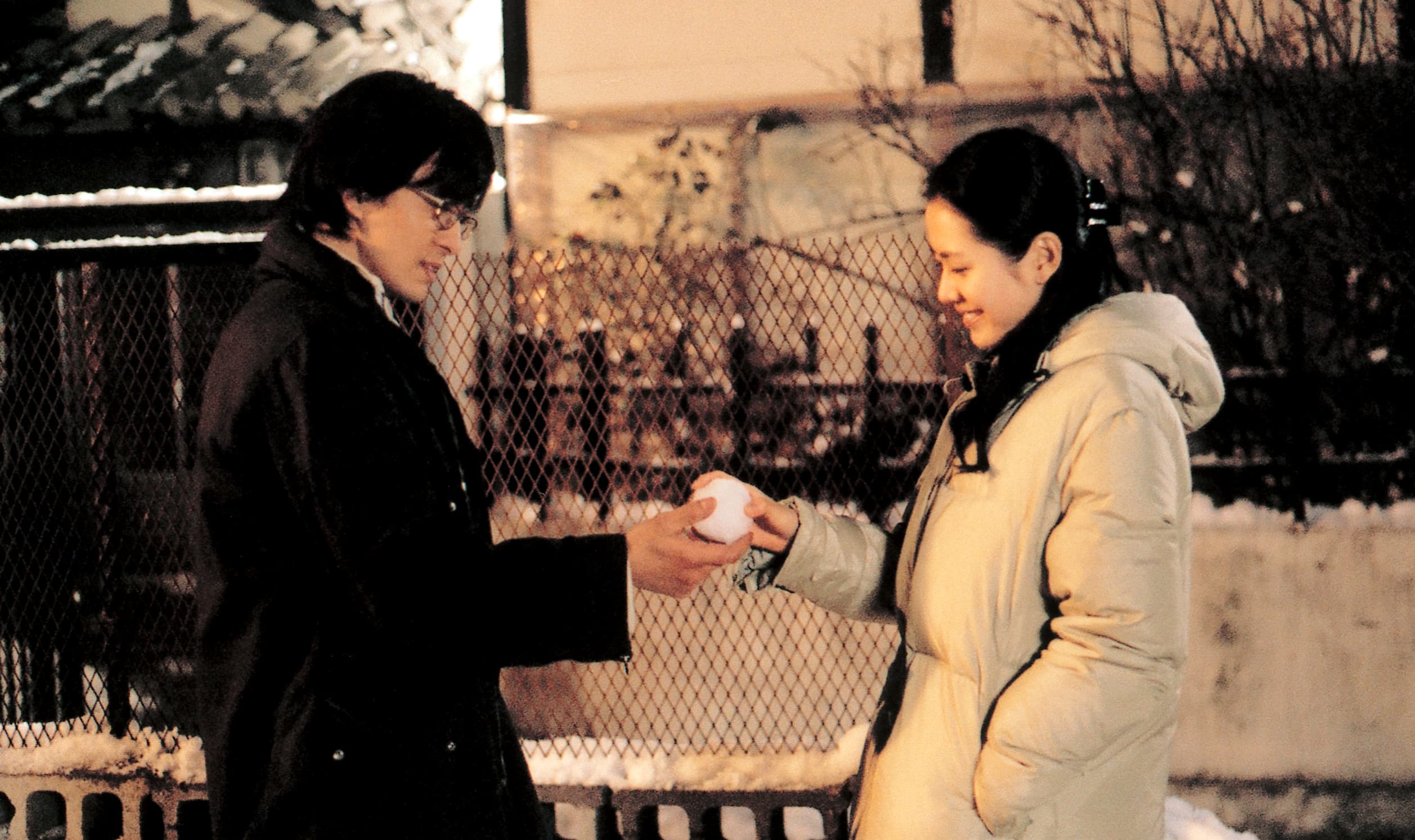 孫藝真(右)與裴勇俊合作《外出》時年僅23歲,純熟演技令導演許秦豪印象深刻。(台北電影節提供)