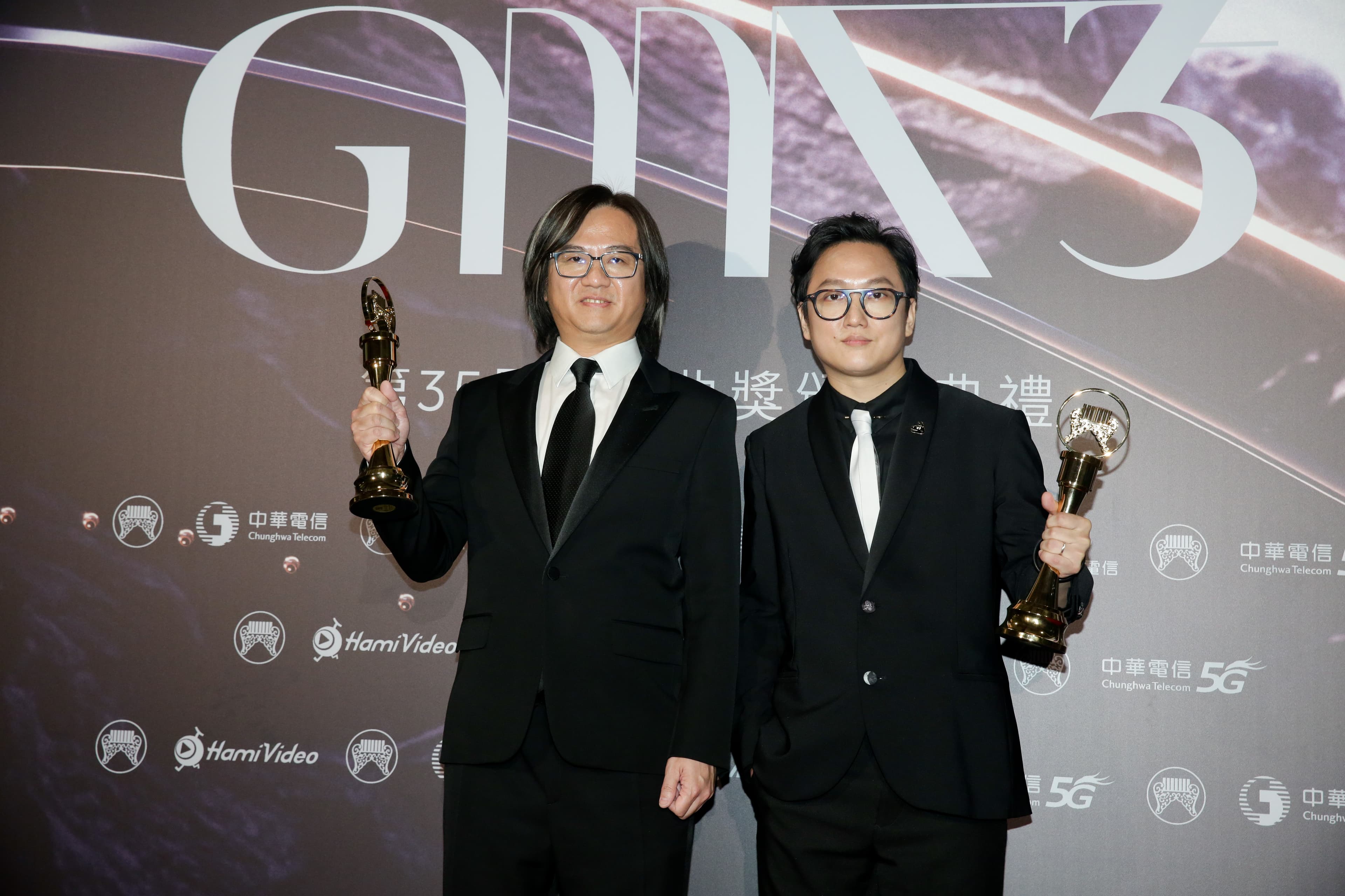 演奏類最佳專輯製作人獎余佳倫、賴二川。