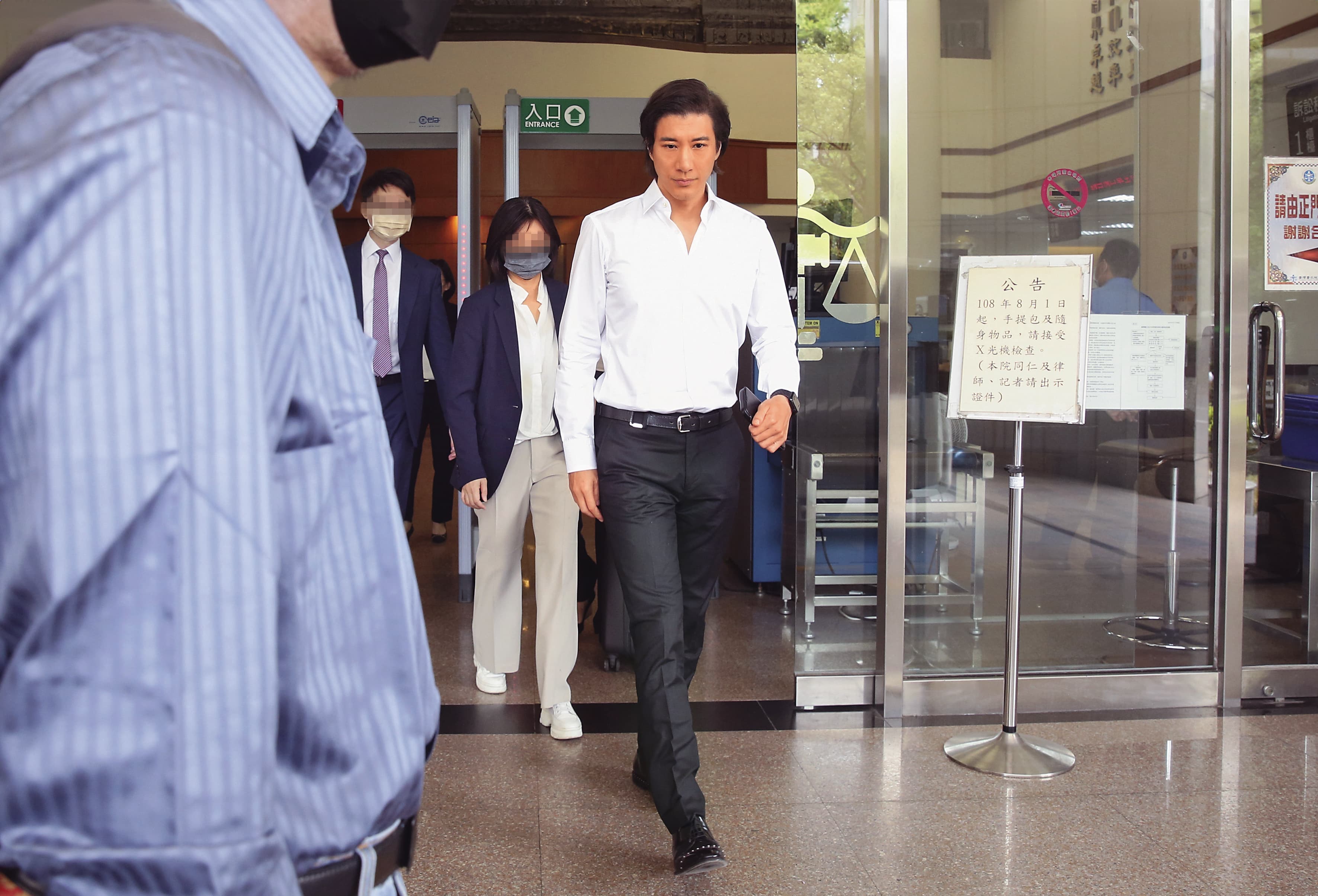 2021年，王力宏與李靚蕾展開離婚大戰，直到2023年經法院宣判，王力宏與李靚蕾正式離婚。
