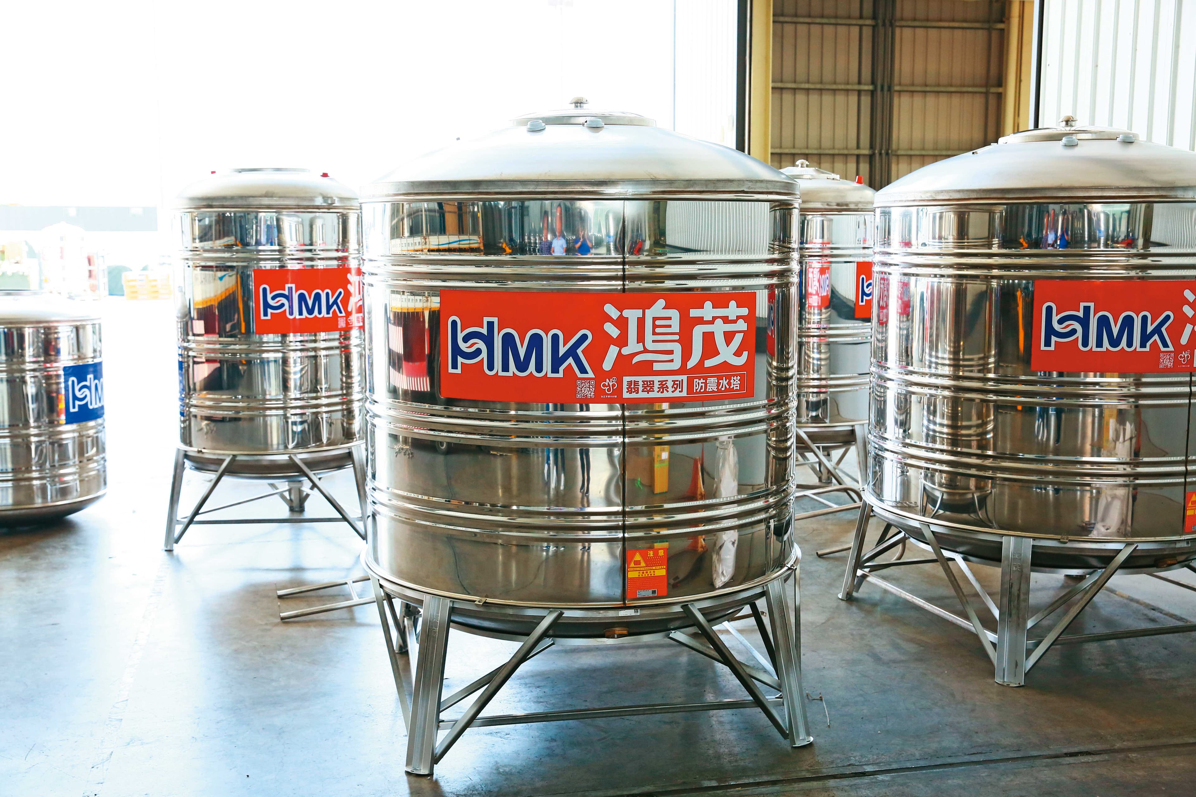 鴻茂不鏽鋼水塔不會軟腳、塌陷的厲害之處,就在於有申請設計專利的雙層座式防震腳架。
