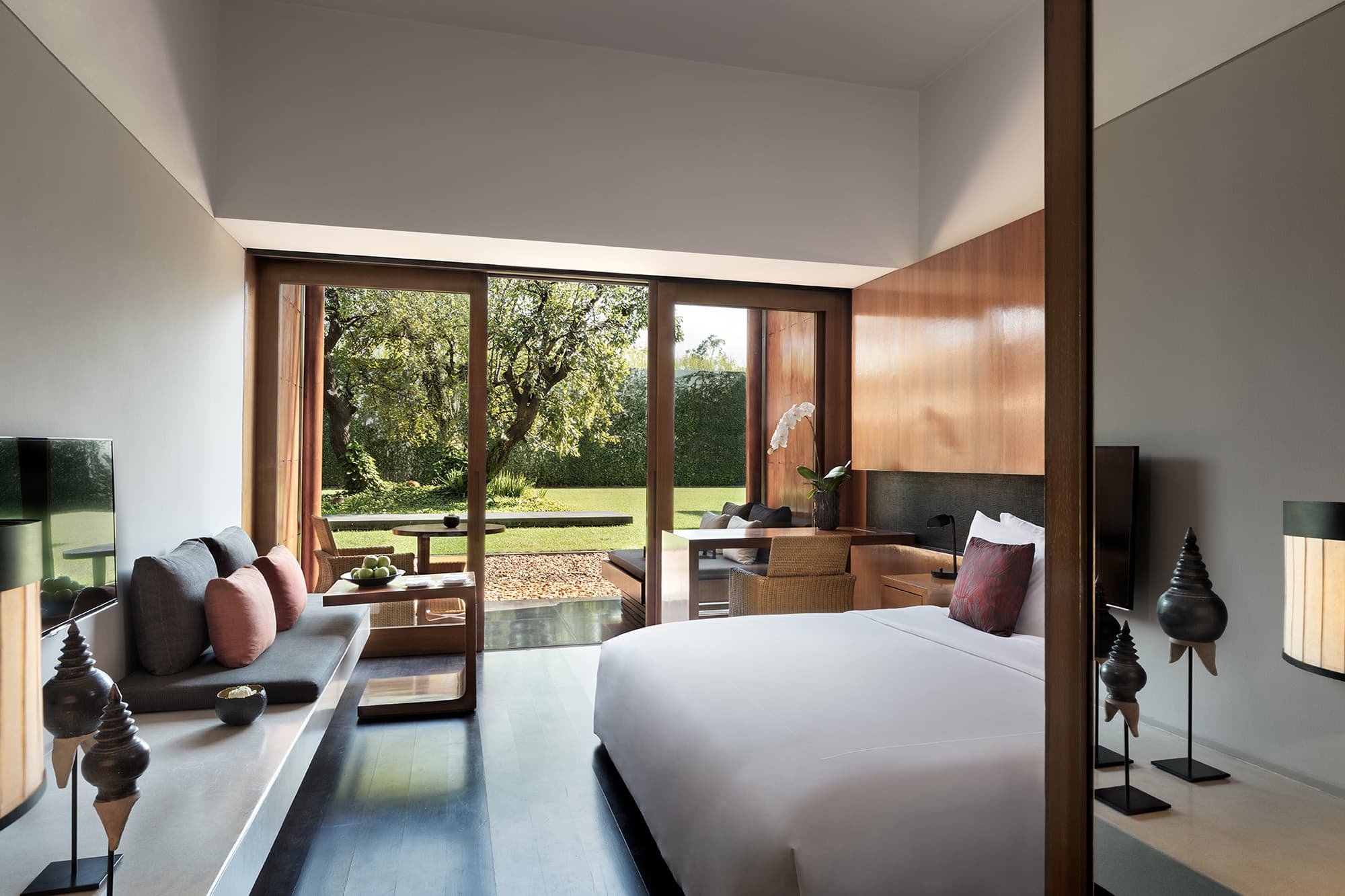 「Anantara Chiang Mai Resort」採用簡約的亞洲風設計。(Booking.com提供)