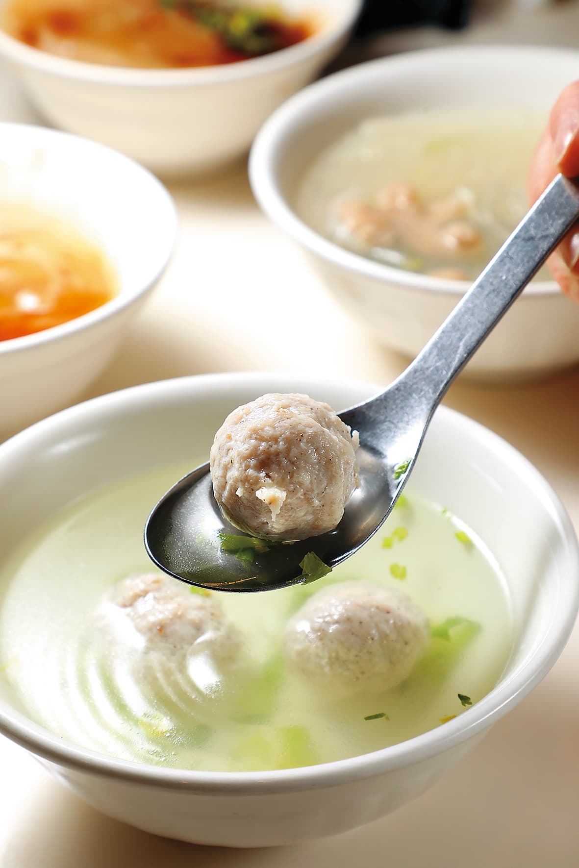 「魚丸湯」的魚丸彈牙,湯頭清淡帶胡椒香。(35元/份)