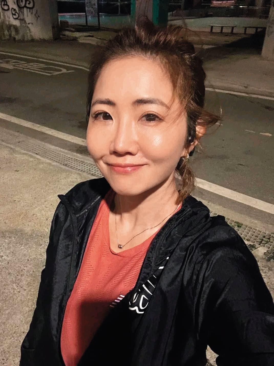 謝忻和阿翔風聲傳出時,直奔馬來西亞和黑衣男約會。(翻攝自謝忻臉書)