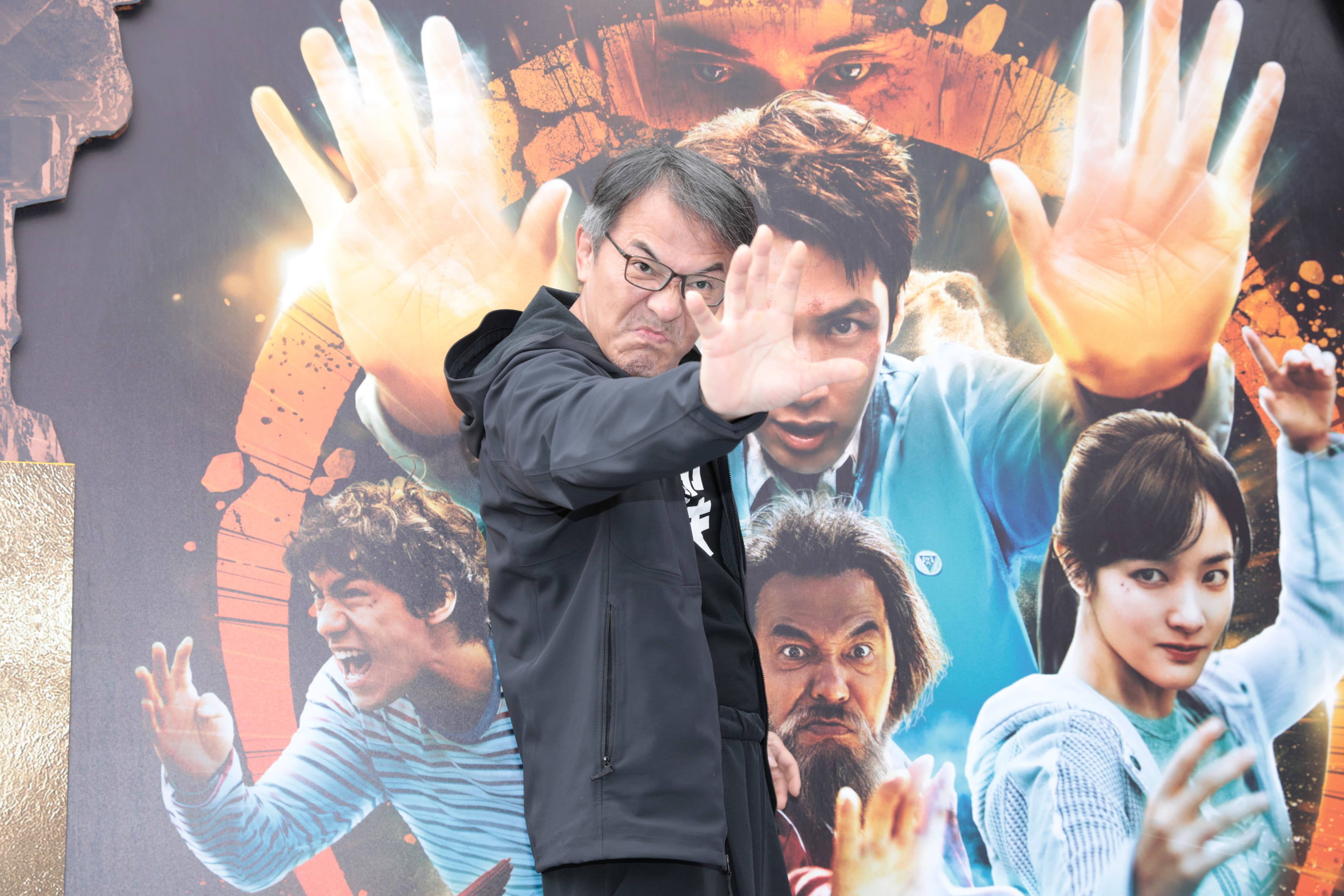 這些年鮮少為自己作品宣傳的戴立忍罕見現身,很有個性的他也為宣傳擺出逗趣的姿勢與表情。