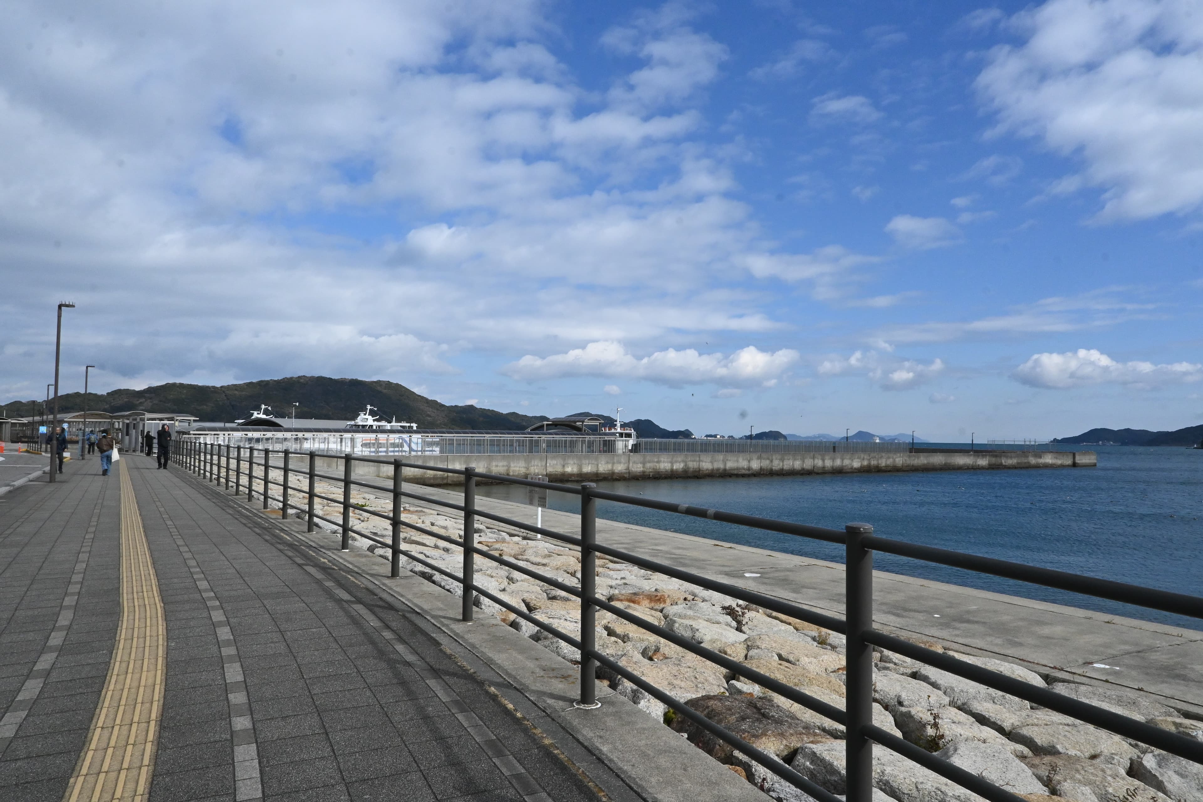 從鳥羽港搭乘定期船約20分鐘,就能抵達答志島。