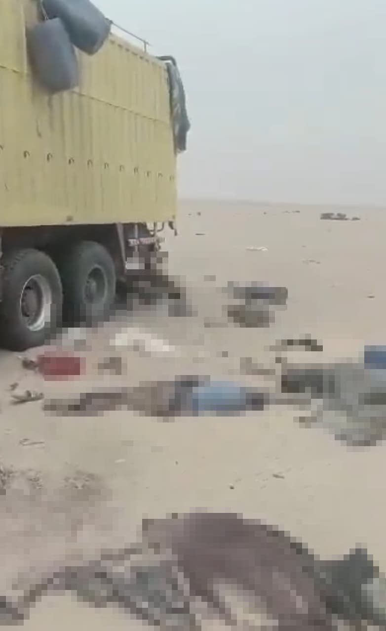死者全數都葬身在卡車旁。(翻攝X)