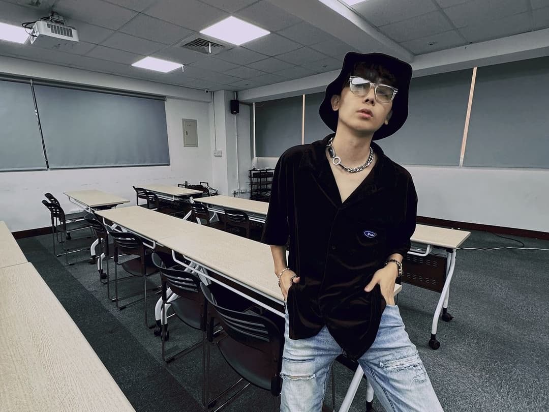 酷炫坦承劈腿偷吃,但反擊星宣早已知道他有女友。(翻攝自酷炫臉書)