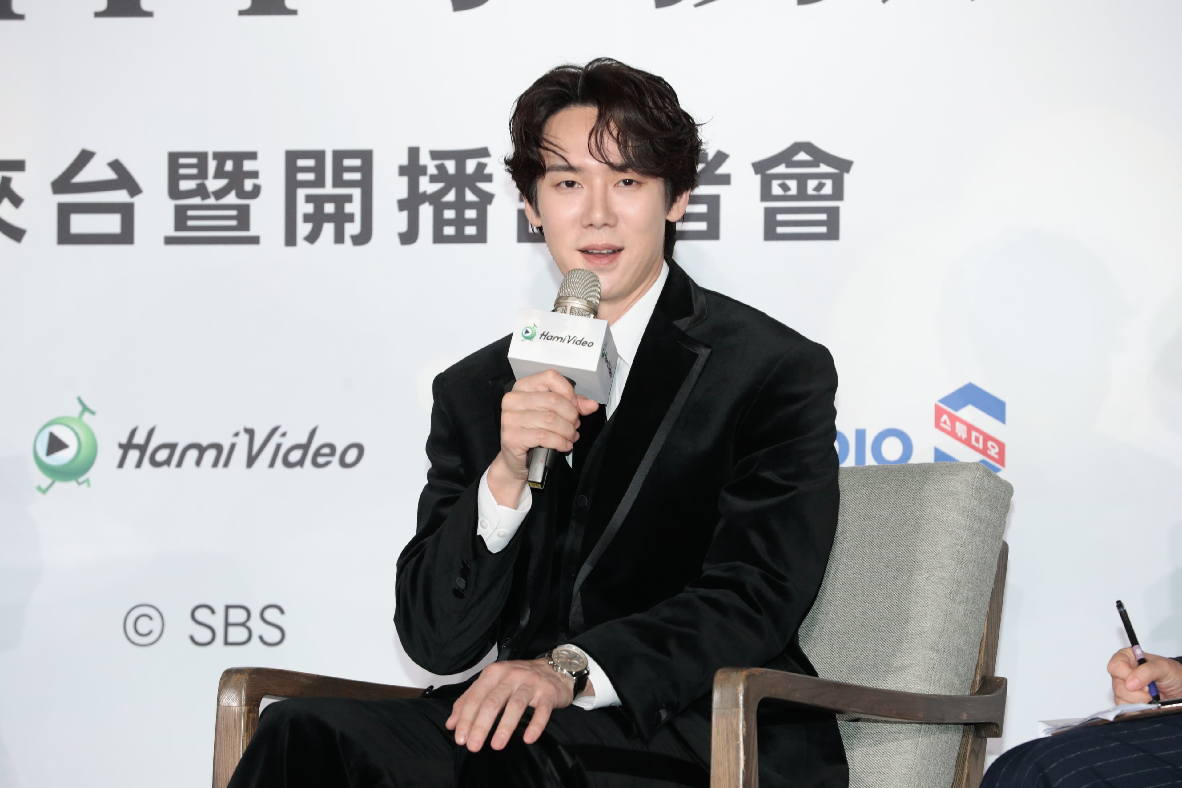 柳演錫將在新劇《神與律師事務所》飾演會被附身的律師,笑說「和演員蠻像的。」
