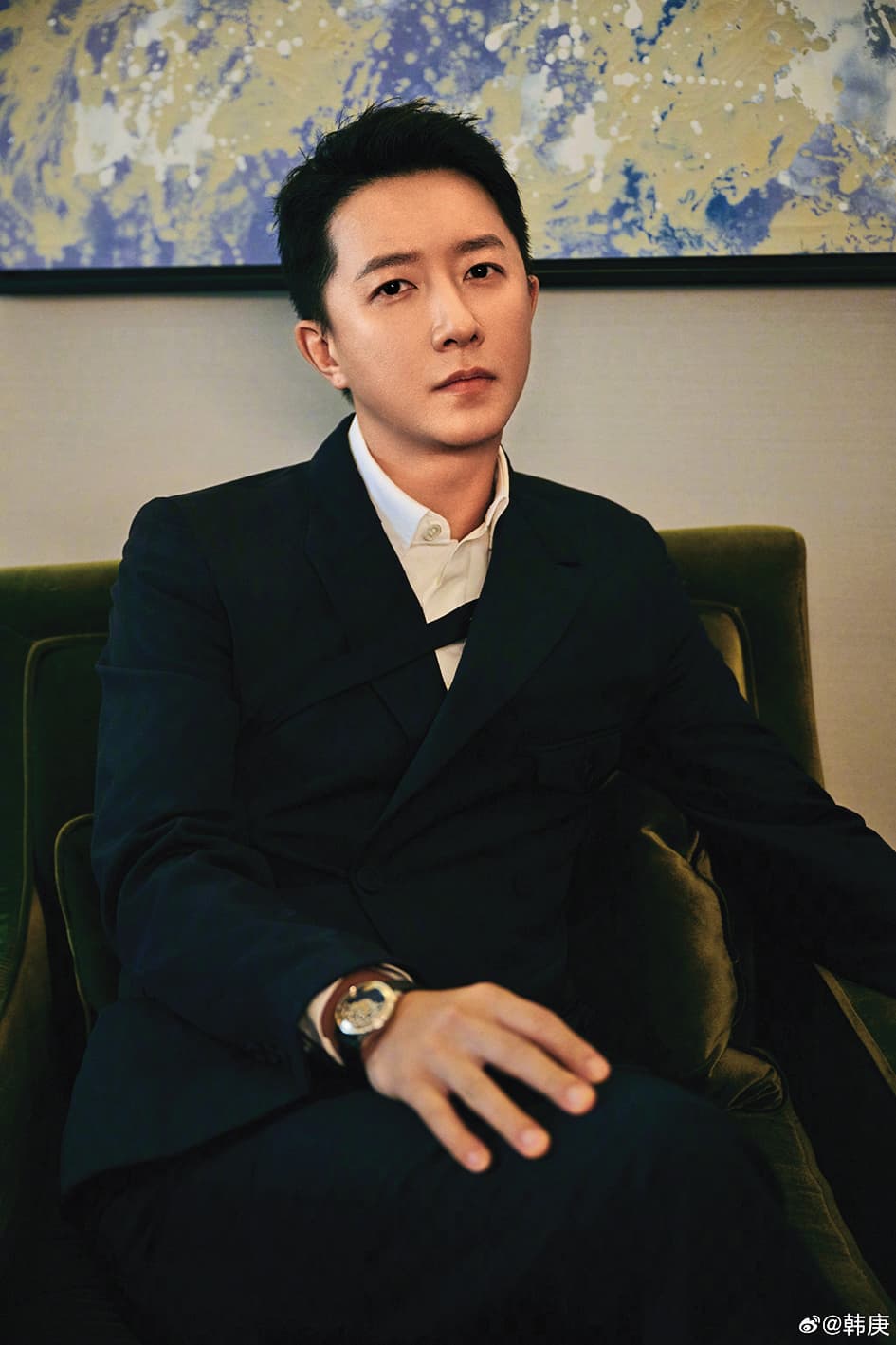 韓庚在當伴郎時和其他伴郎把伴娘扔下水遭議。（翻攝韓庚微博）