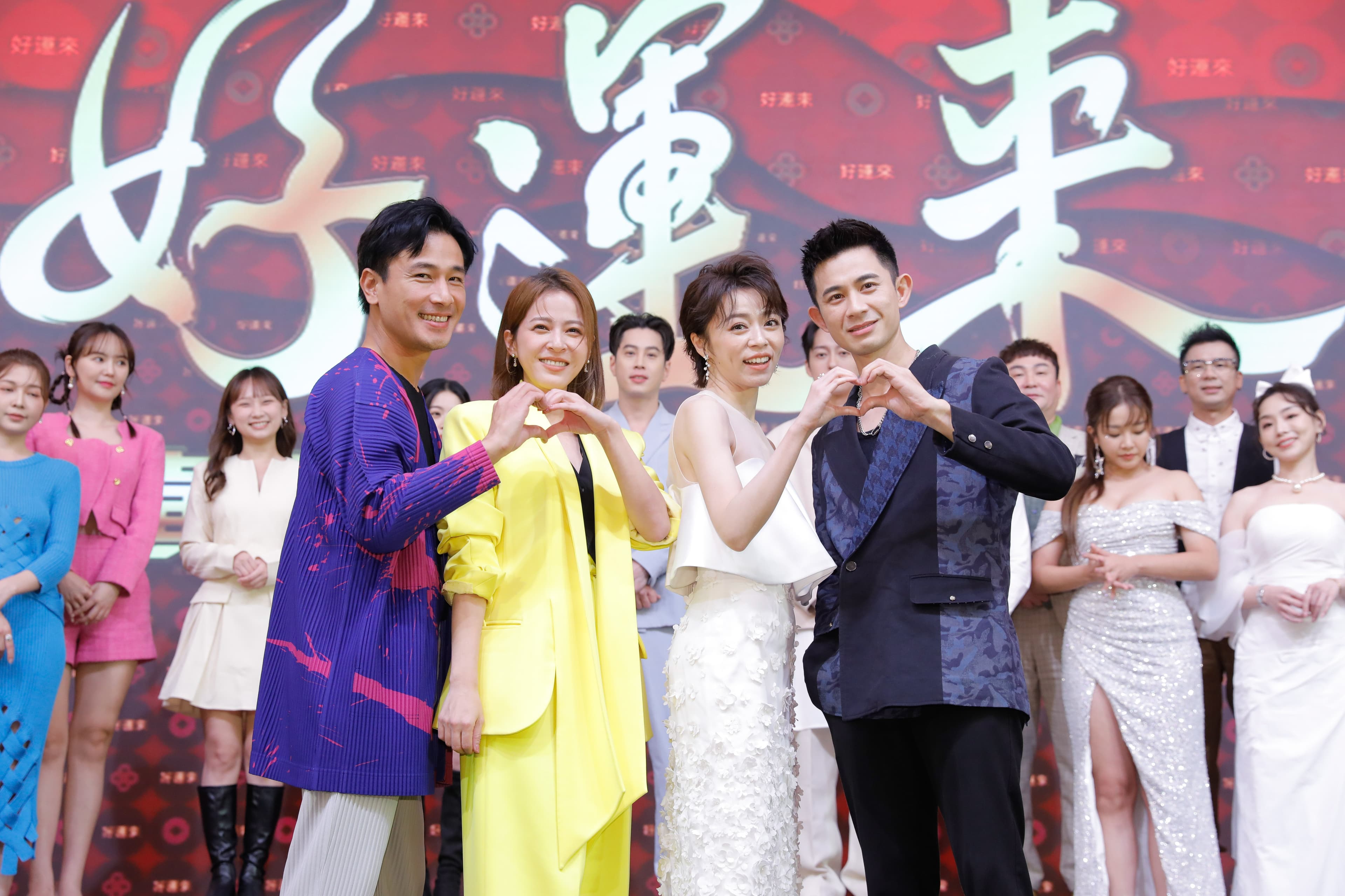 傅子純(左起)蘇晏霈、王瞳、曾子益今天亮麗出席首映。