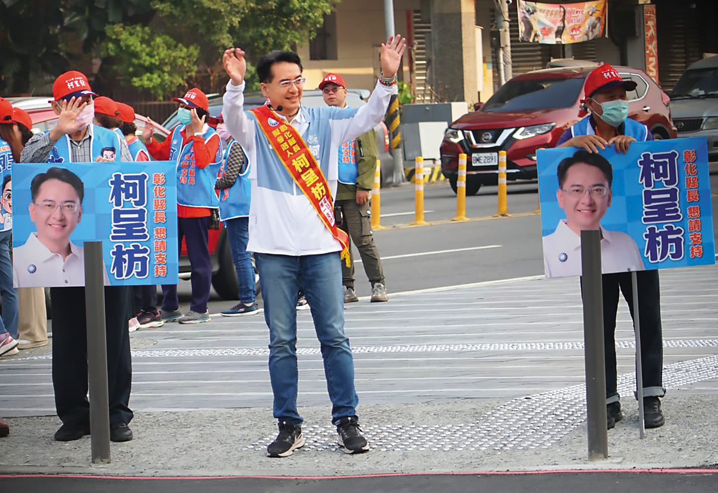 根據地方所做內參民調,柯呈枋(中)支持度僅次於謝衣鳯。(翻攝柯呈枋臉書)