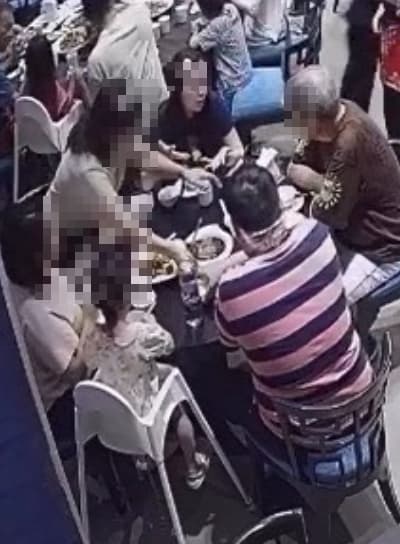 員工貼出店內監視畫面,批該桌客人用看不起餐飲服務業的態度指責同仁,他才氣不過出去撒鹽。(翻攝自Threads)