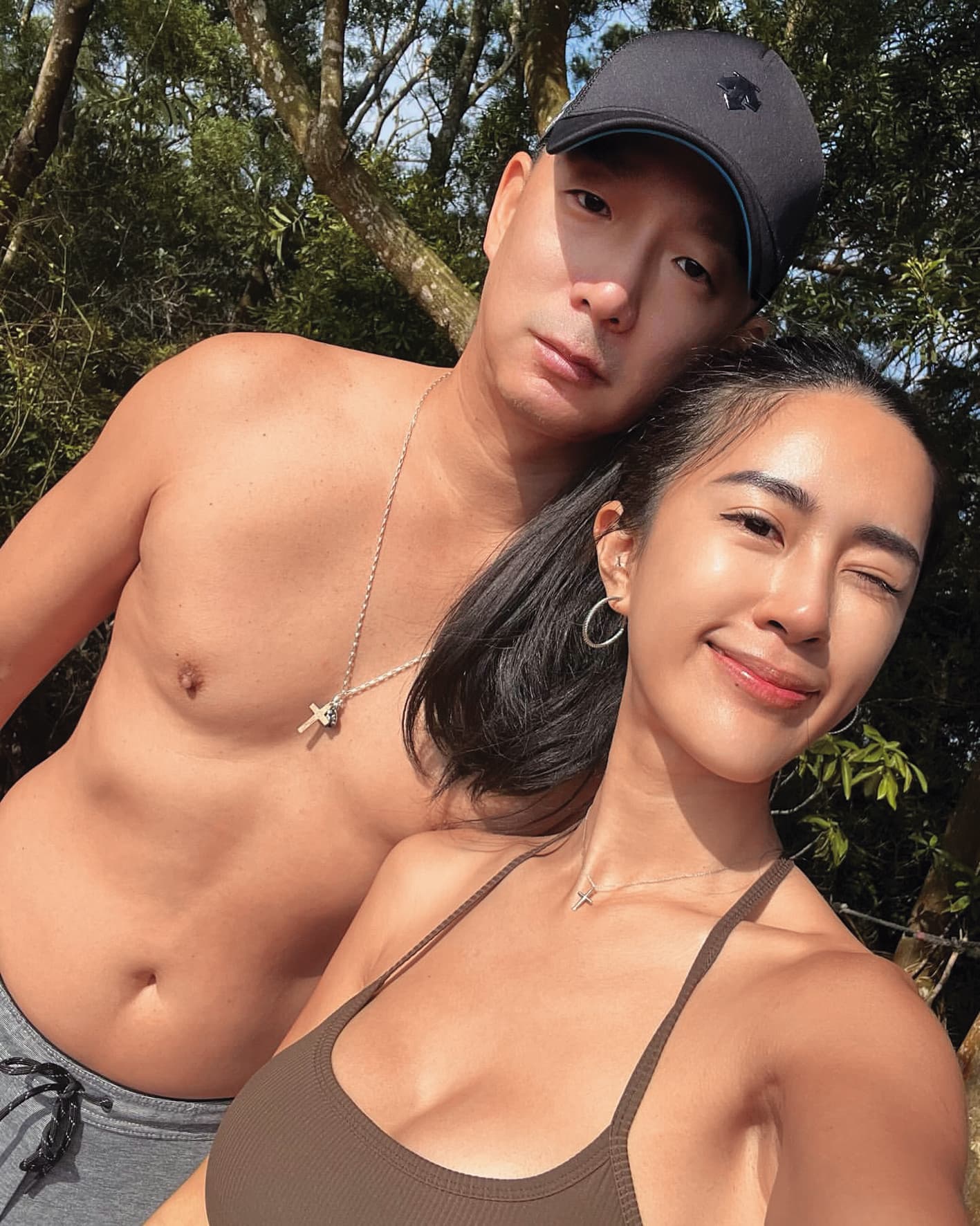 熱戀時的譚以欣(右)放上Eric(左)健康裸露的照片,他們經常分享生活點滴,充滿著正能量。(翻攝自譚以欣IG)