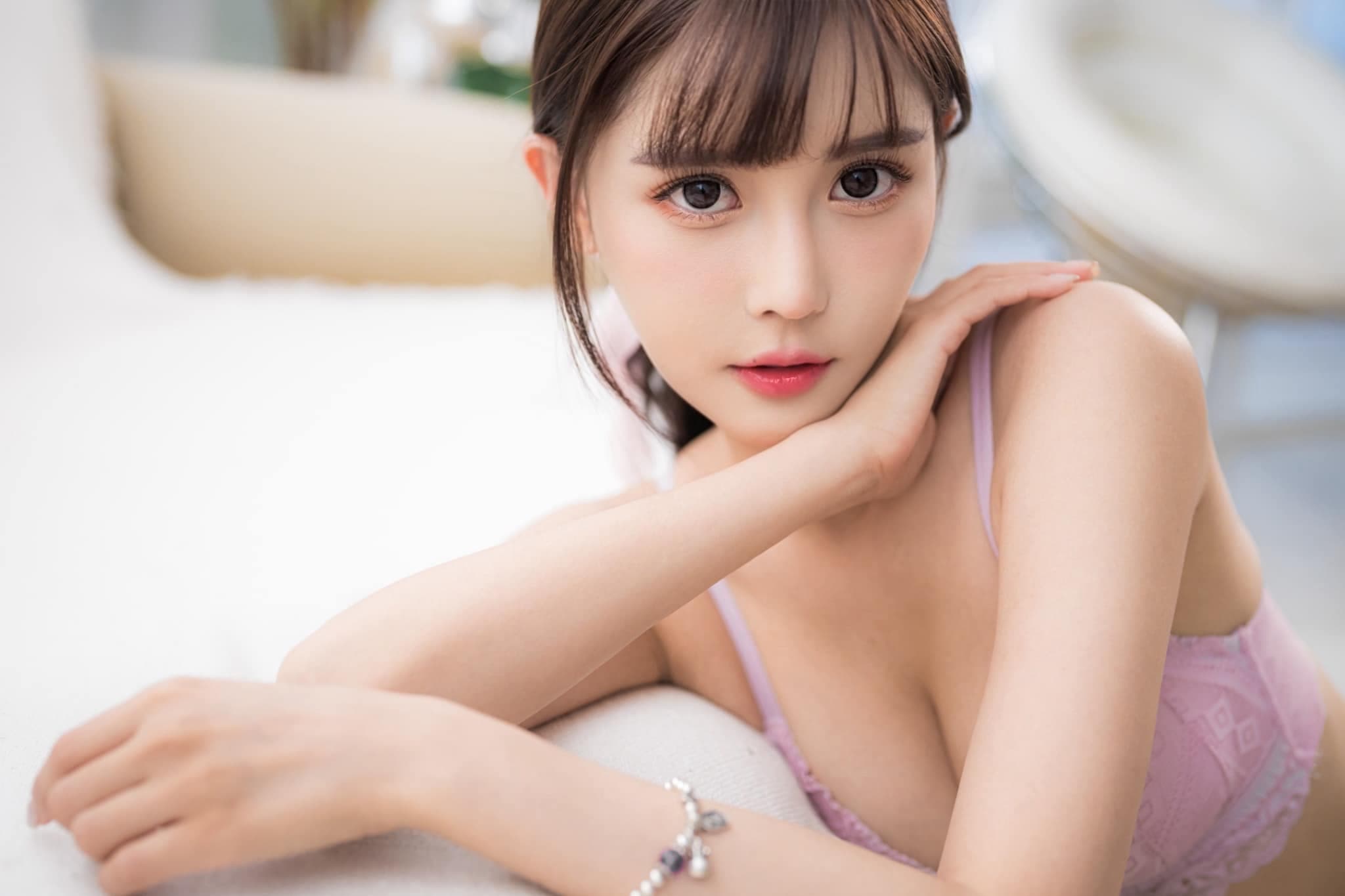 許玲玲因臉蛋甜美、眼睛大,而被粉絲稱為電眼精靈。(翻攝許玲玲臉書)