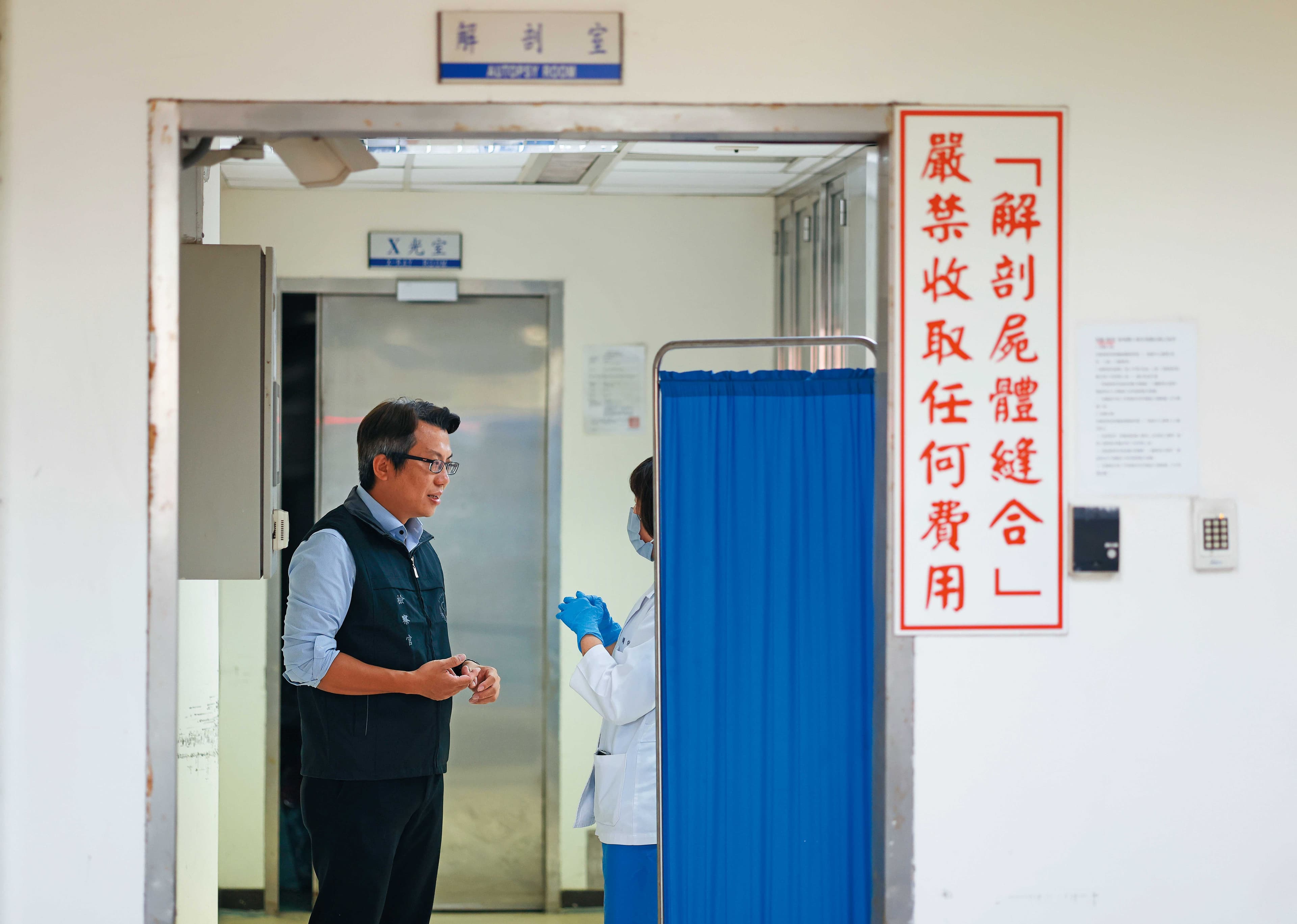 台南市轄區大,蔡佰達說,值外勤幾乎一定會有遺體需要相驗,通常不只一件,有時還得山區海邊到處跑。