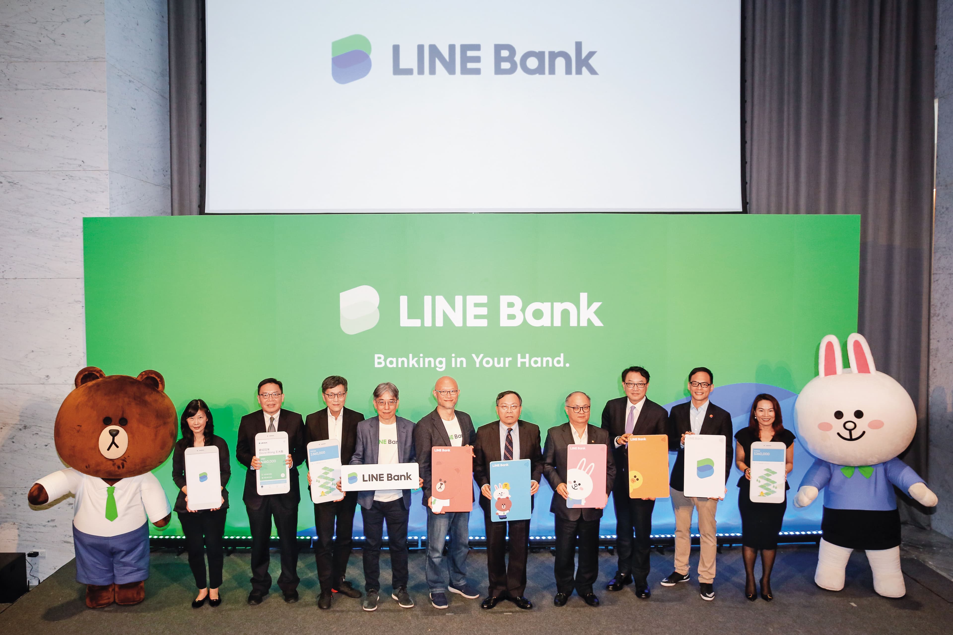 LINE Bank的大股東成員包括電信業台哥大、金融業台北富邦銀行和電商等,將觸角深入不同領域。