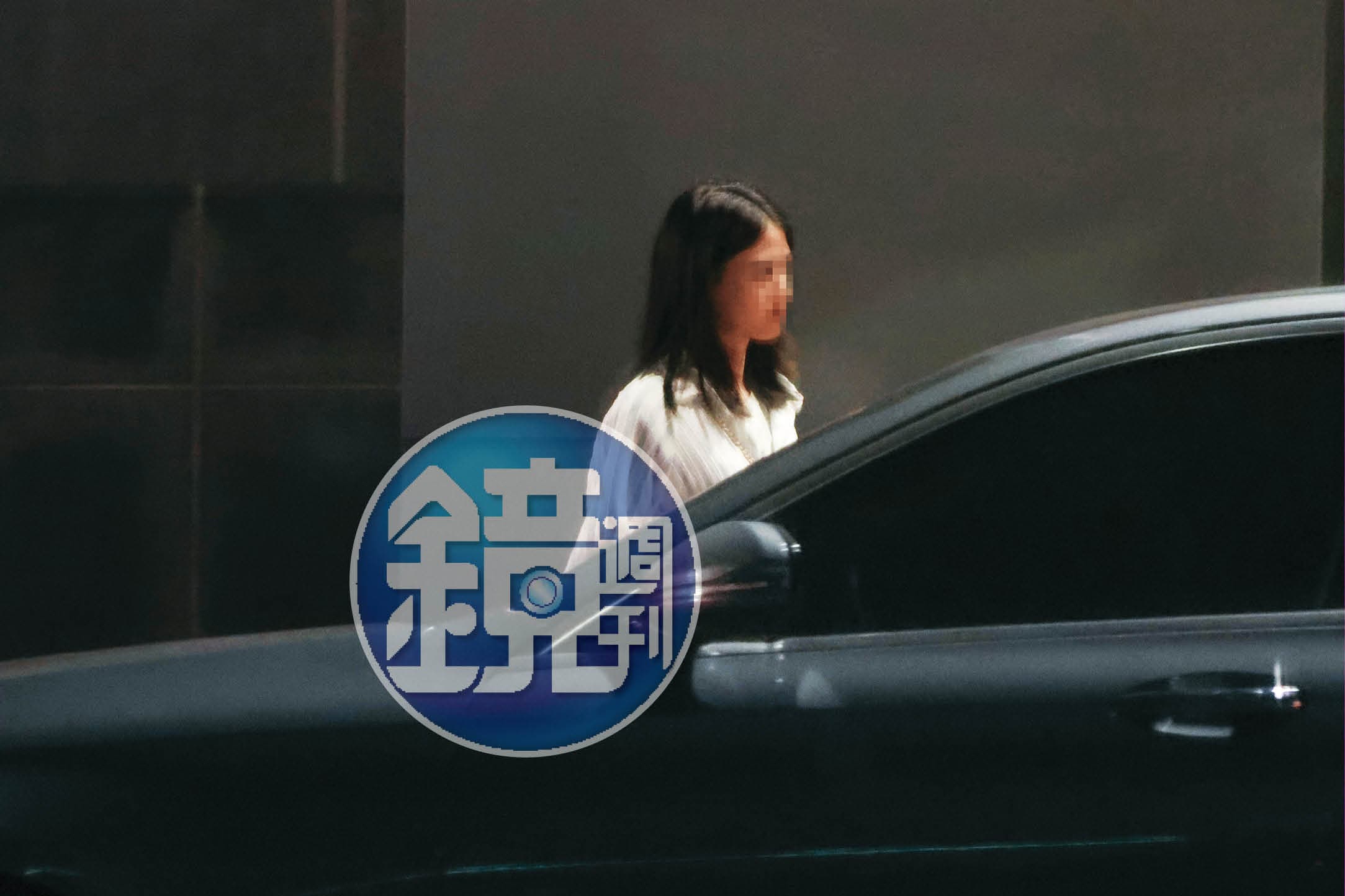 6月21日21:29,除了與護理師的互動,江坤俊還是很顧家,比如會去當好爸爸接送女兒。