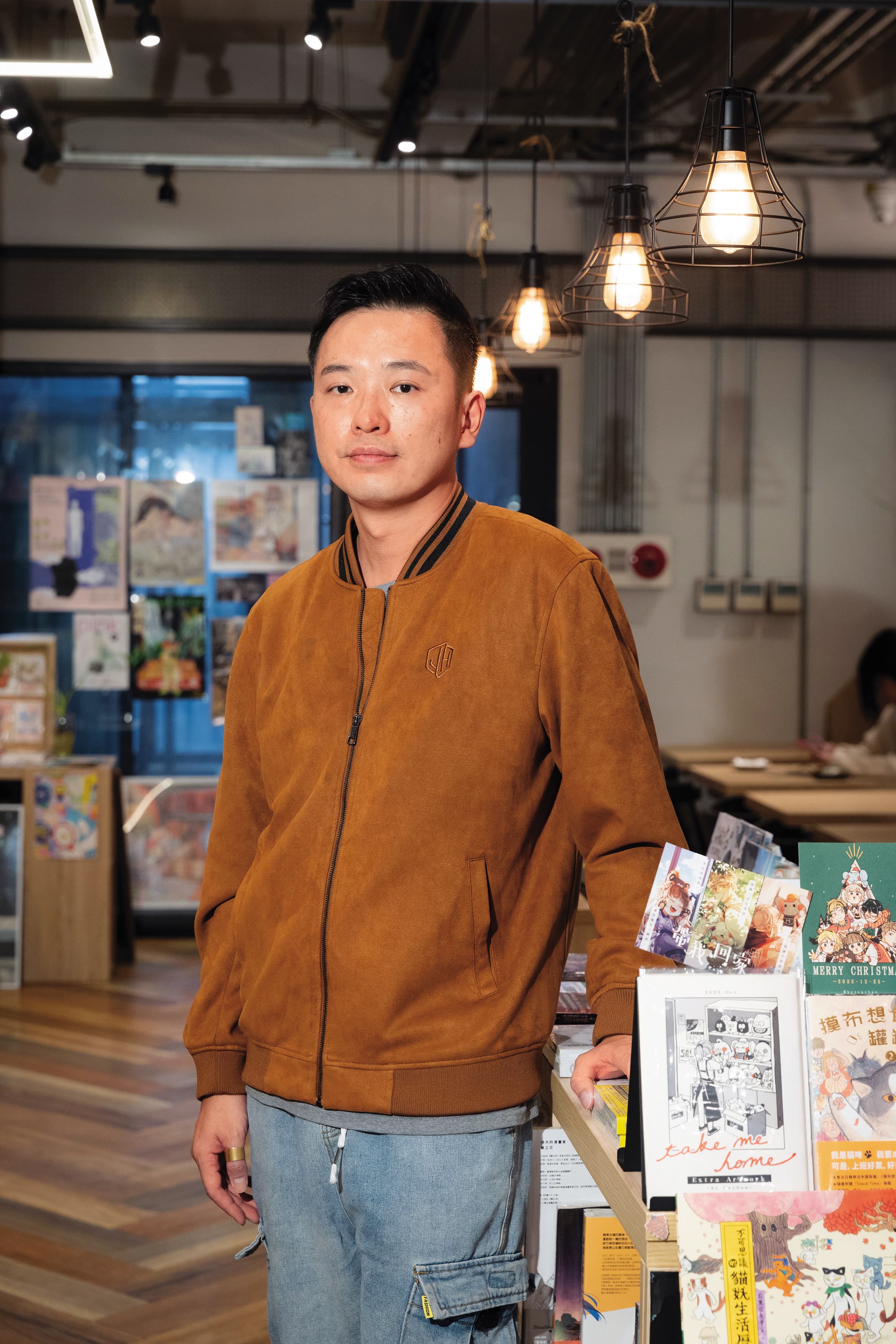 黃致豪在高雄駁二特區開設「NANO HERO」藝術空間,2018年起創作《托比王》故事。