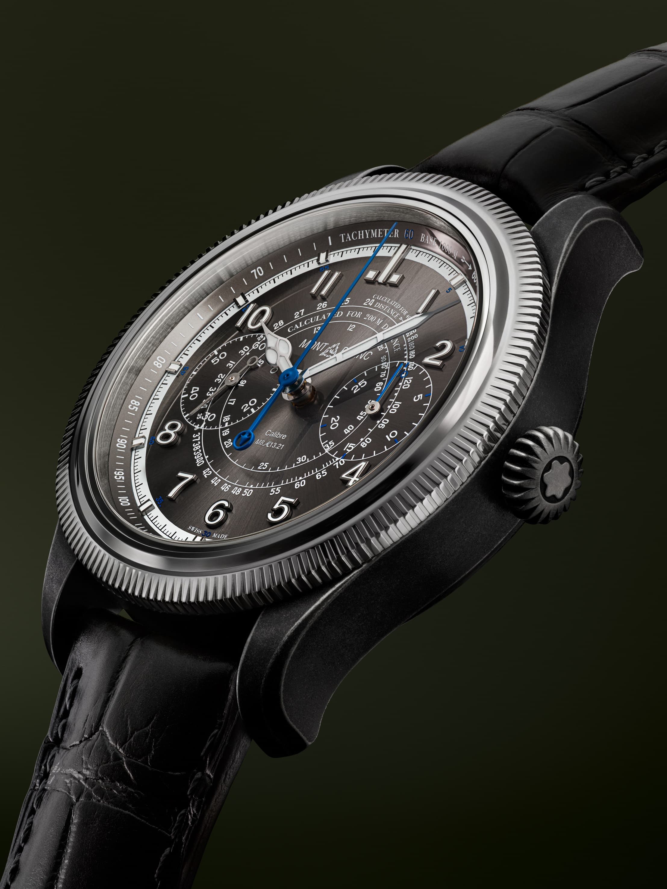 雖然沒有任何計時按把,這枚1858 Unveiled Timekeeper Minerva卻是不折不扣的計時碼錶,透過轉動錶圈的形式啟動/停止/歸零。