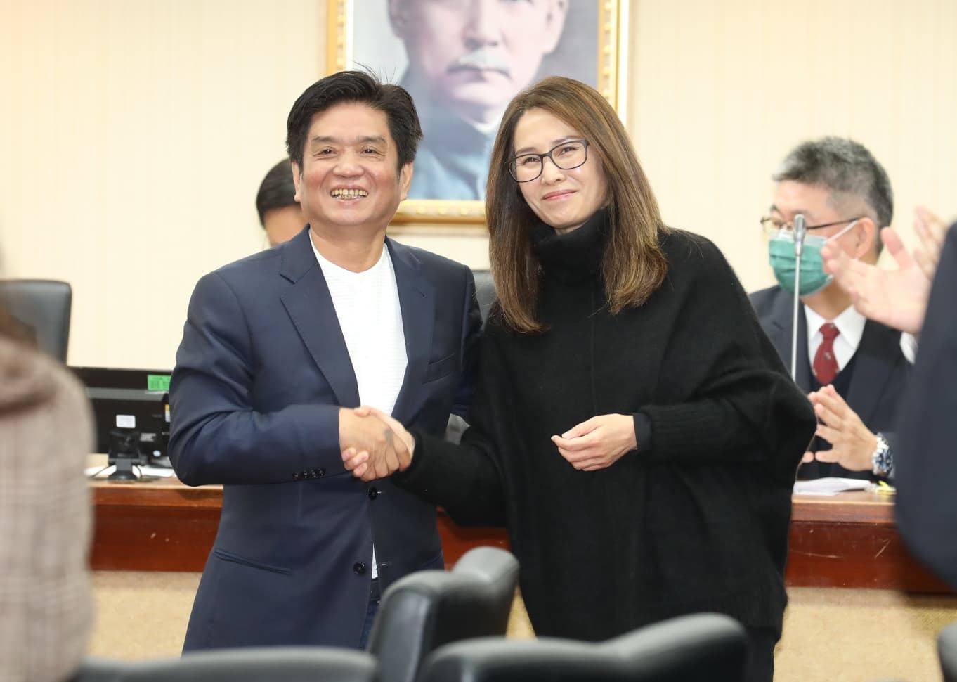 吳琪銘（左）、高金素梅（右）成內政委員會召委。