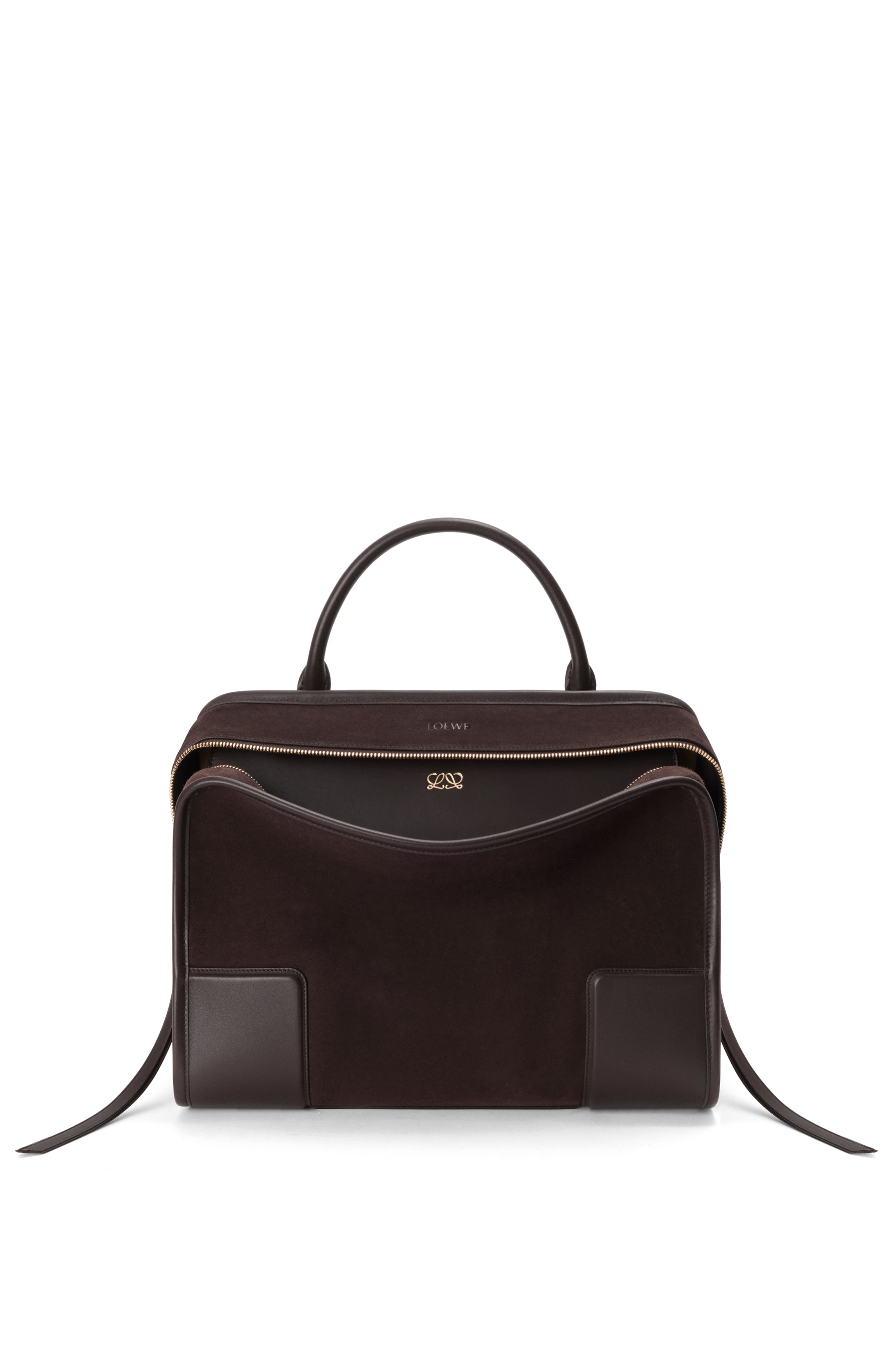 深栗色麂皮款式大型Amazona 180。價格店洽(LOEWE提供)