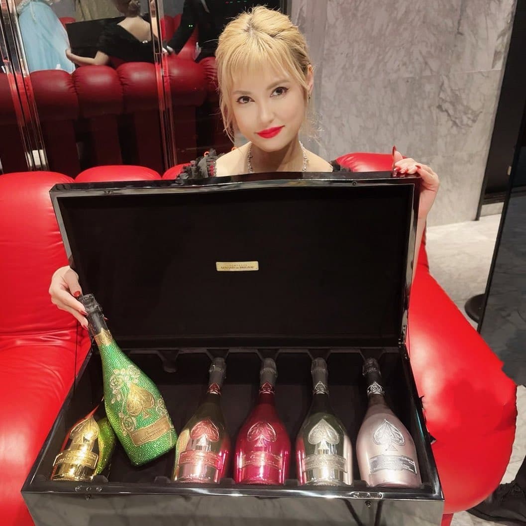 小澤瑪麗亞引退後轉往商界,擁有多家酒吧。(翻攝IG@maria.ozawa0108)