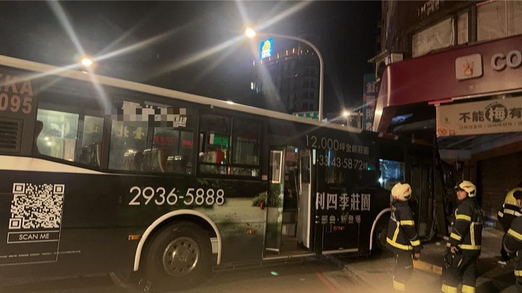 張姓司機酒測值為零，自撞是否與疲勞駕駛有關，警方調查釐清。（翻攝畫面）