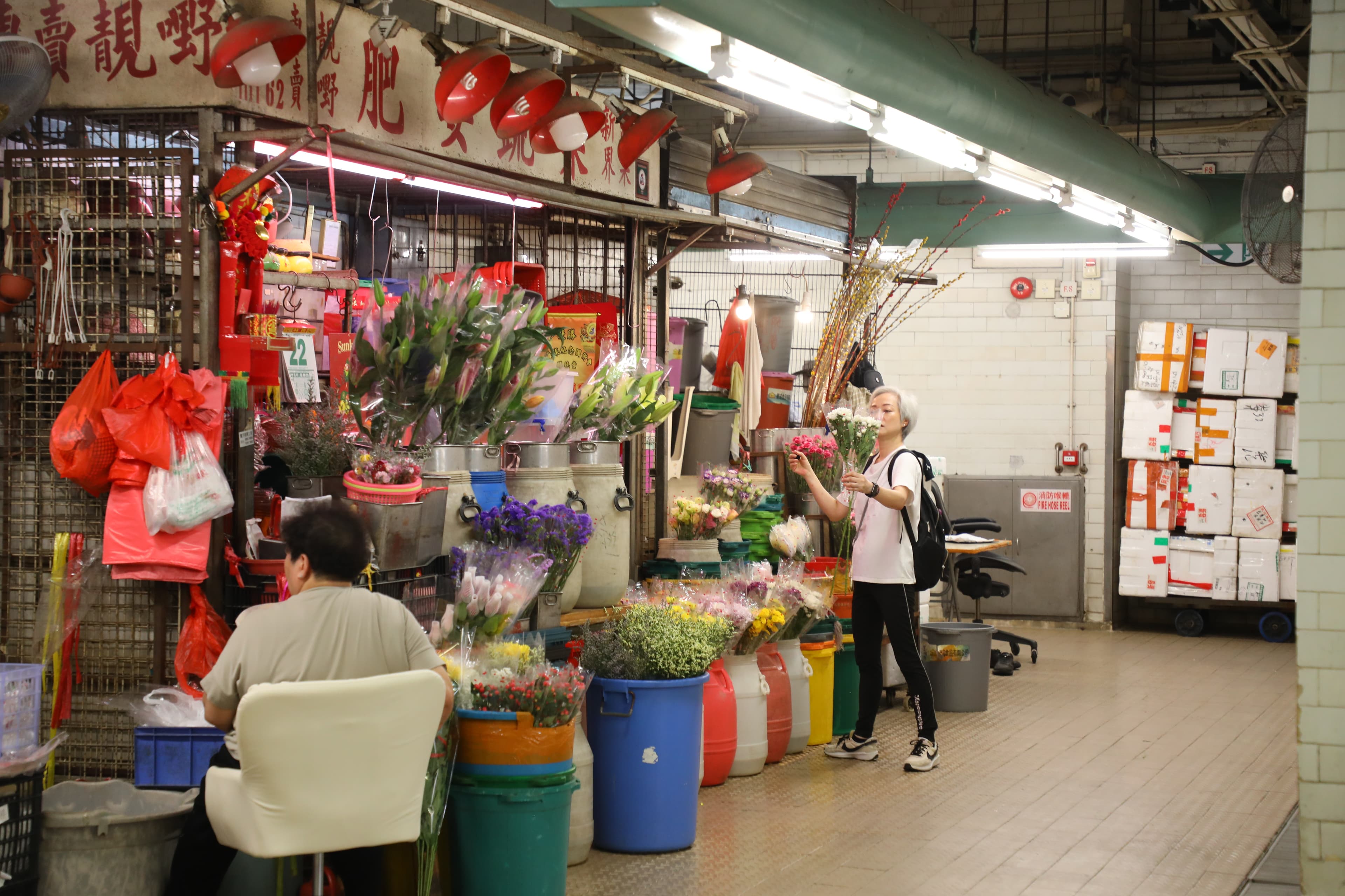 許多人在市場採買完成,便上樓打牙祭。