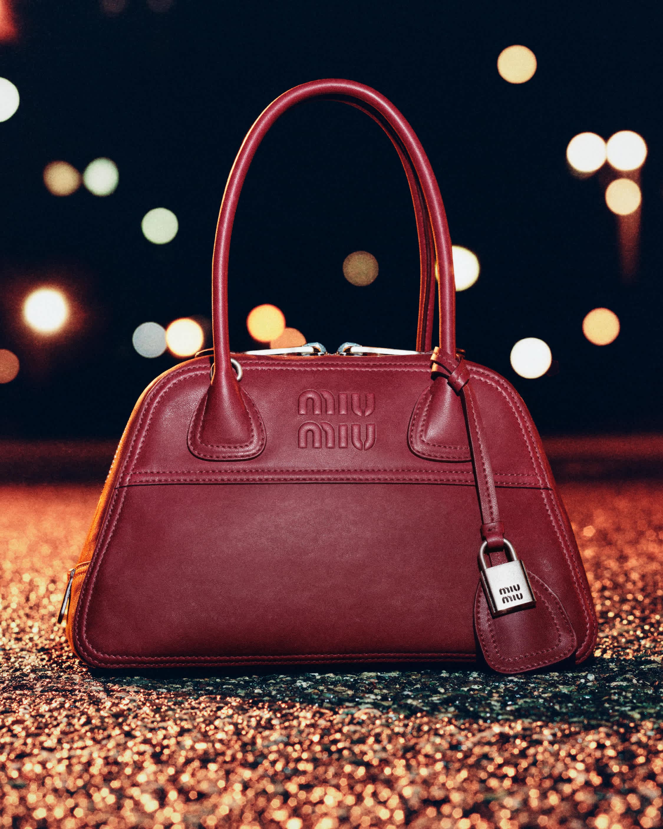 Vivant納帕軟皮手袋。NT$120,000(Miu Miu提供)