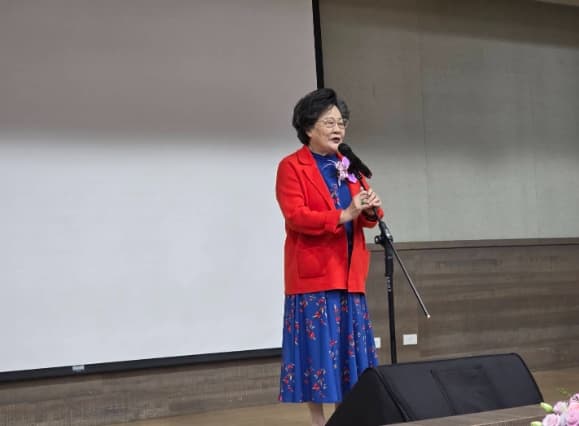 張永祥的妻子張任芝蘭花2年時間編撰《編劇泰斗張永祥先生回憶與回顧》專書。（台北市電影委員會提供）