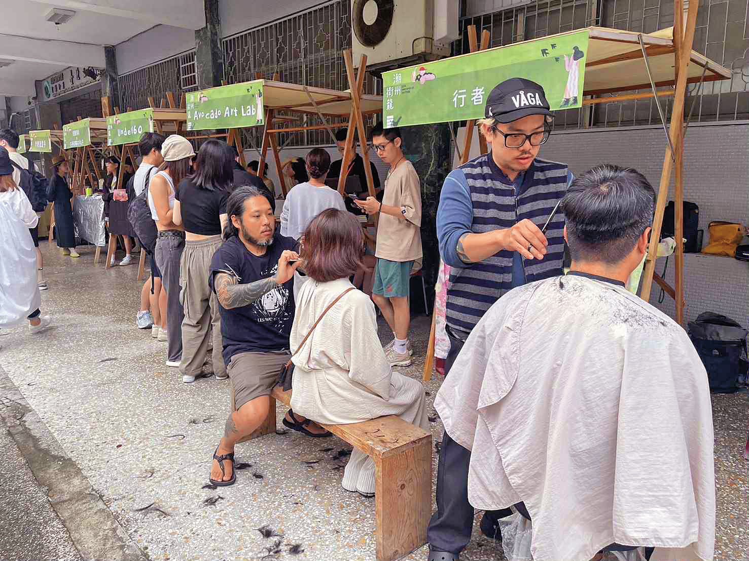行者初期跑遍市集、音樂祭進行義剪,闖出名號。(行者提供)