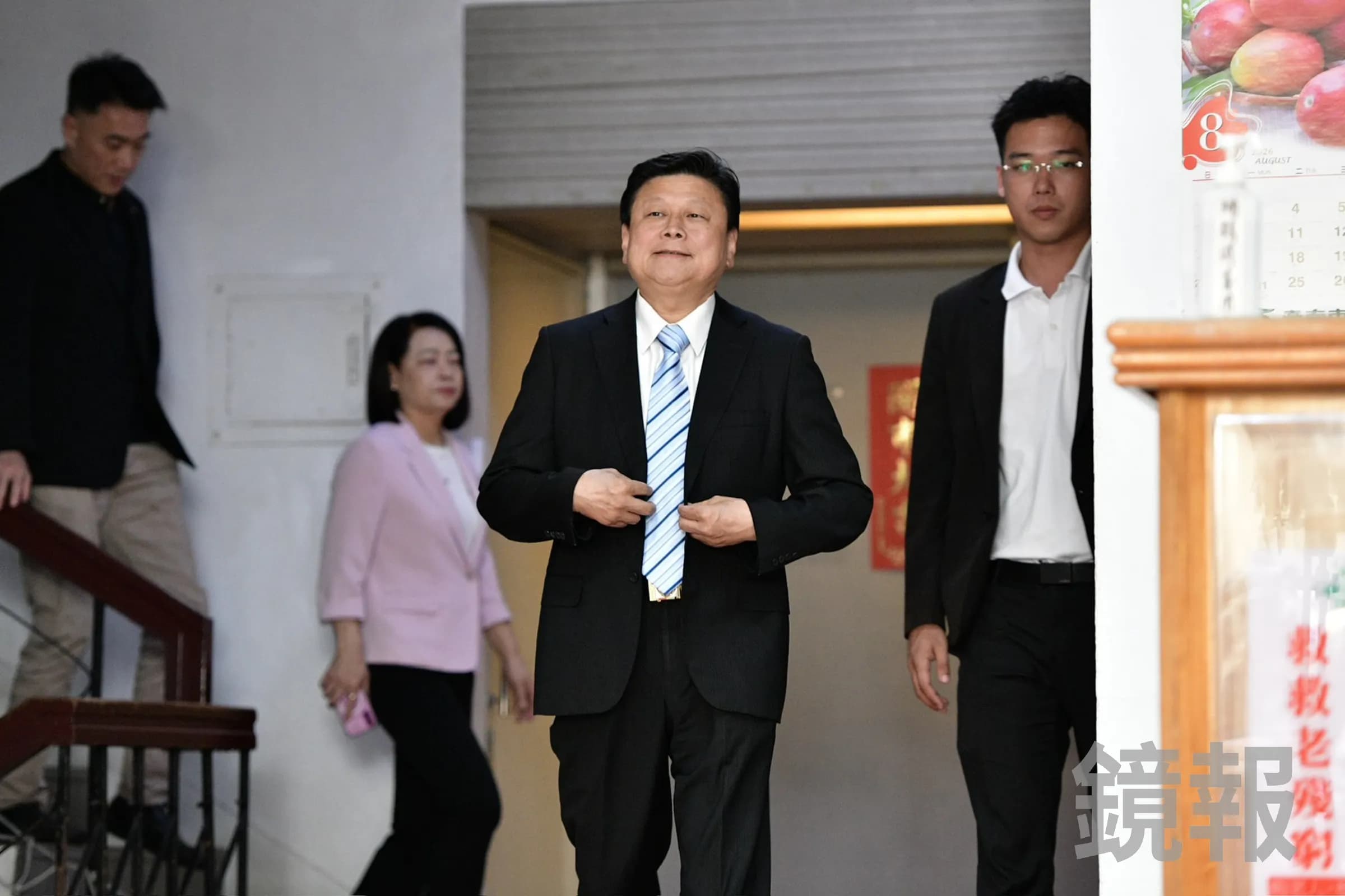 親藍名嘴大多挺傅崐萁缺席協商。（鏡報李智為）