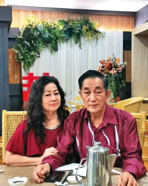 艾成的父母原本開心迎接王瞳到馬來西亞辦婚禮。(翻攝自艾成IG)