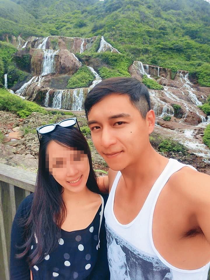 鄭人碩和前妻(左)育有1子,2018年底離婚。(翻攝自鄭人碩臉書)